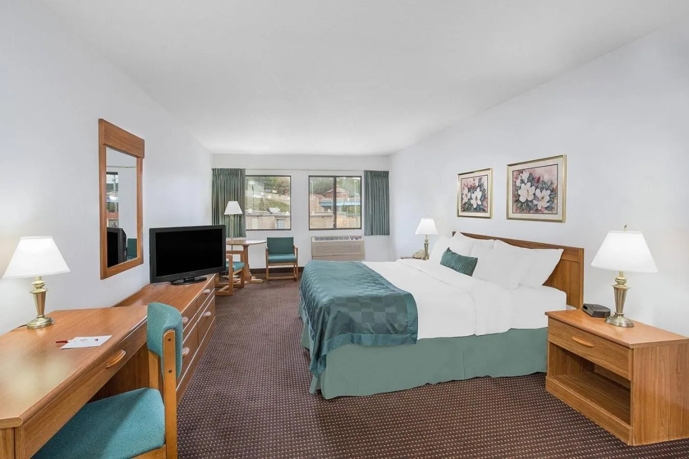 King Room with Lake View - Mobility Access/Non-Smoking in Ramada by Wyndham Hancock Waterfront