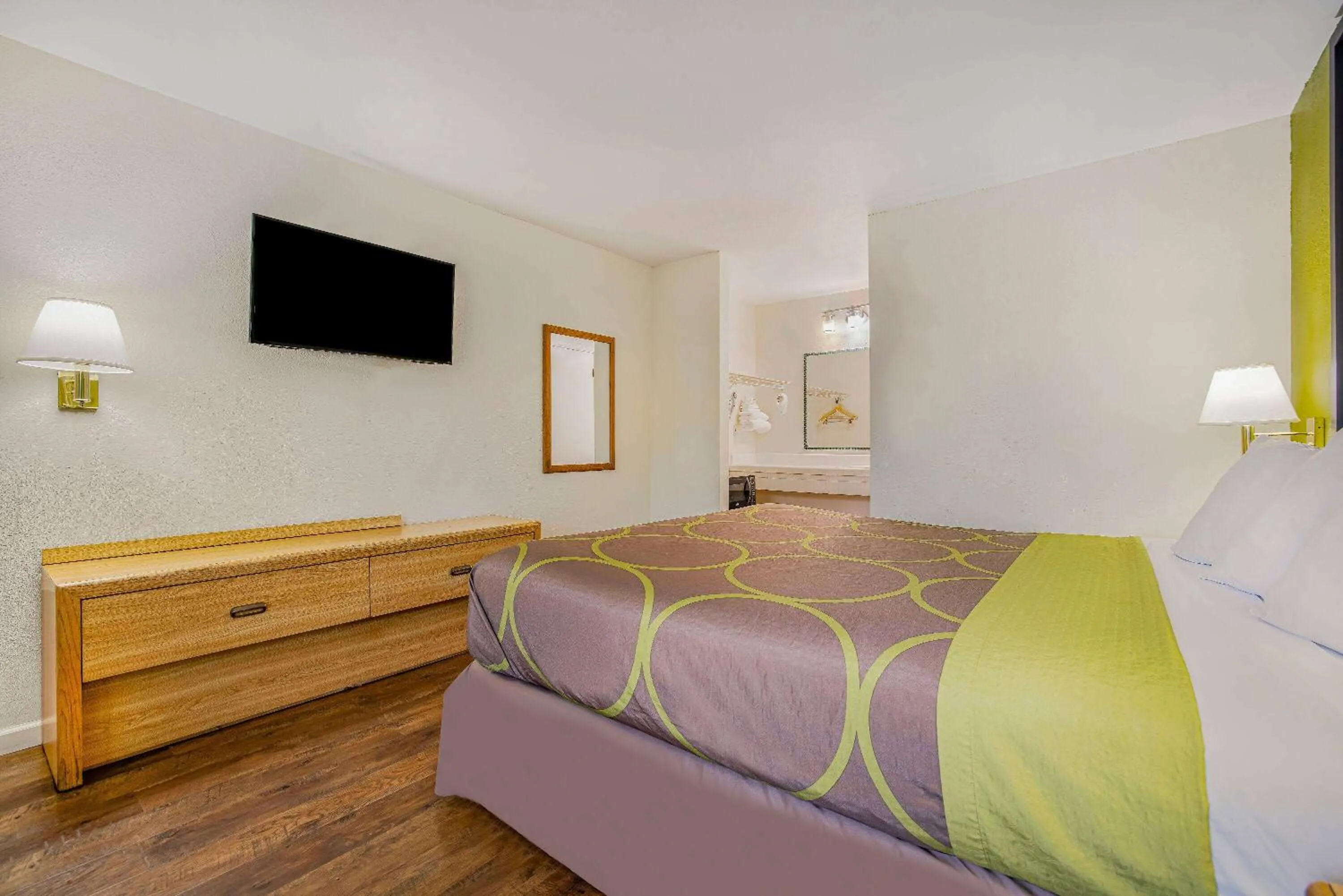 King Room - Non-Smoking in Super 8 by Wyndham Auburn