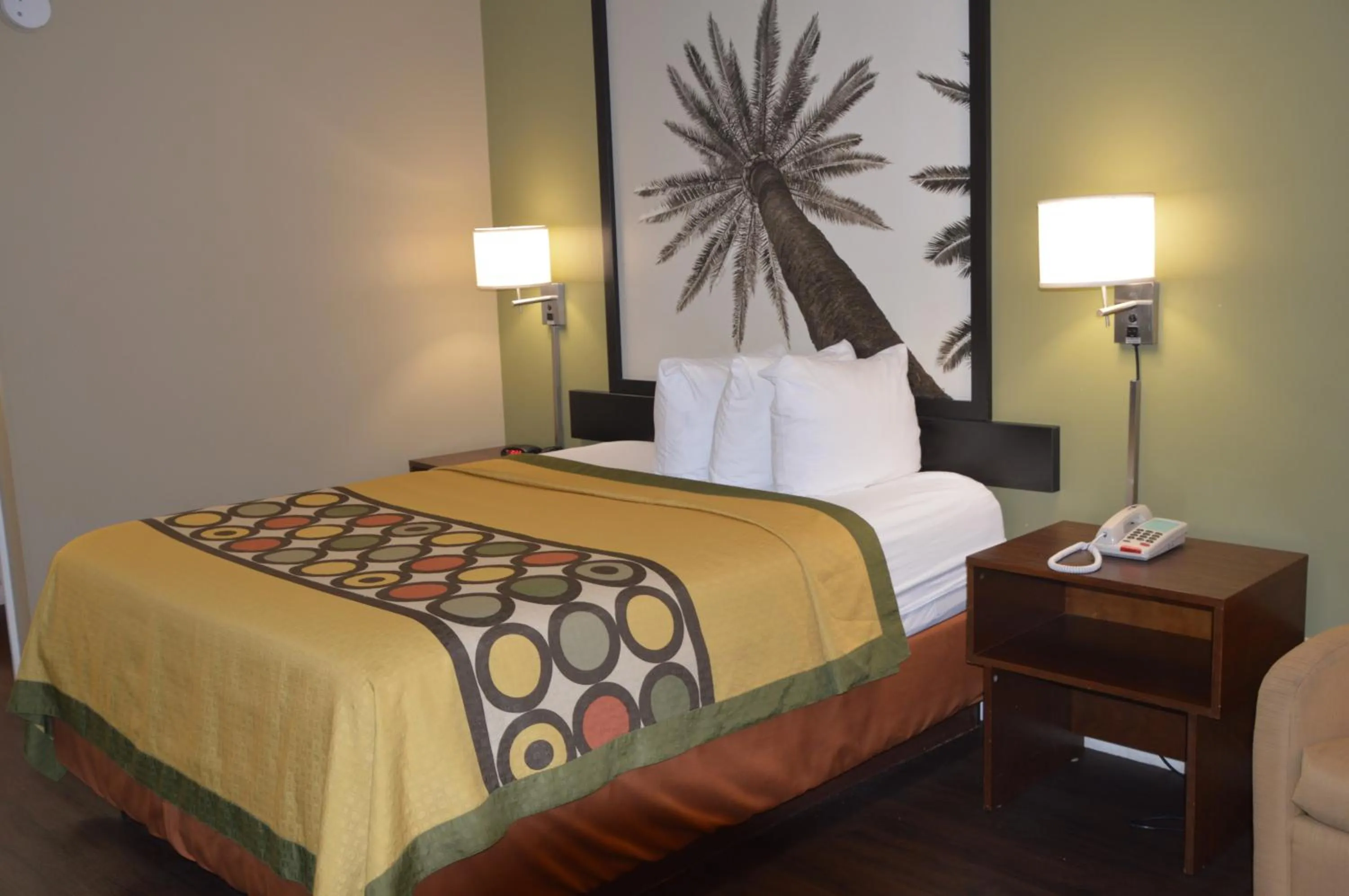 Queen Room - Non-Smoking in Super 8 by Wyndham Monticello