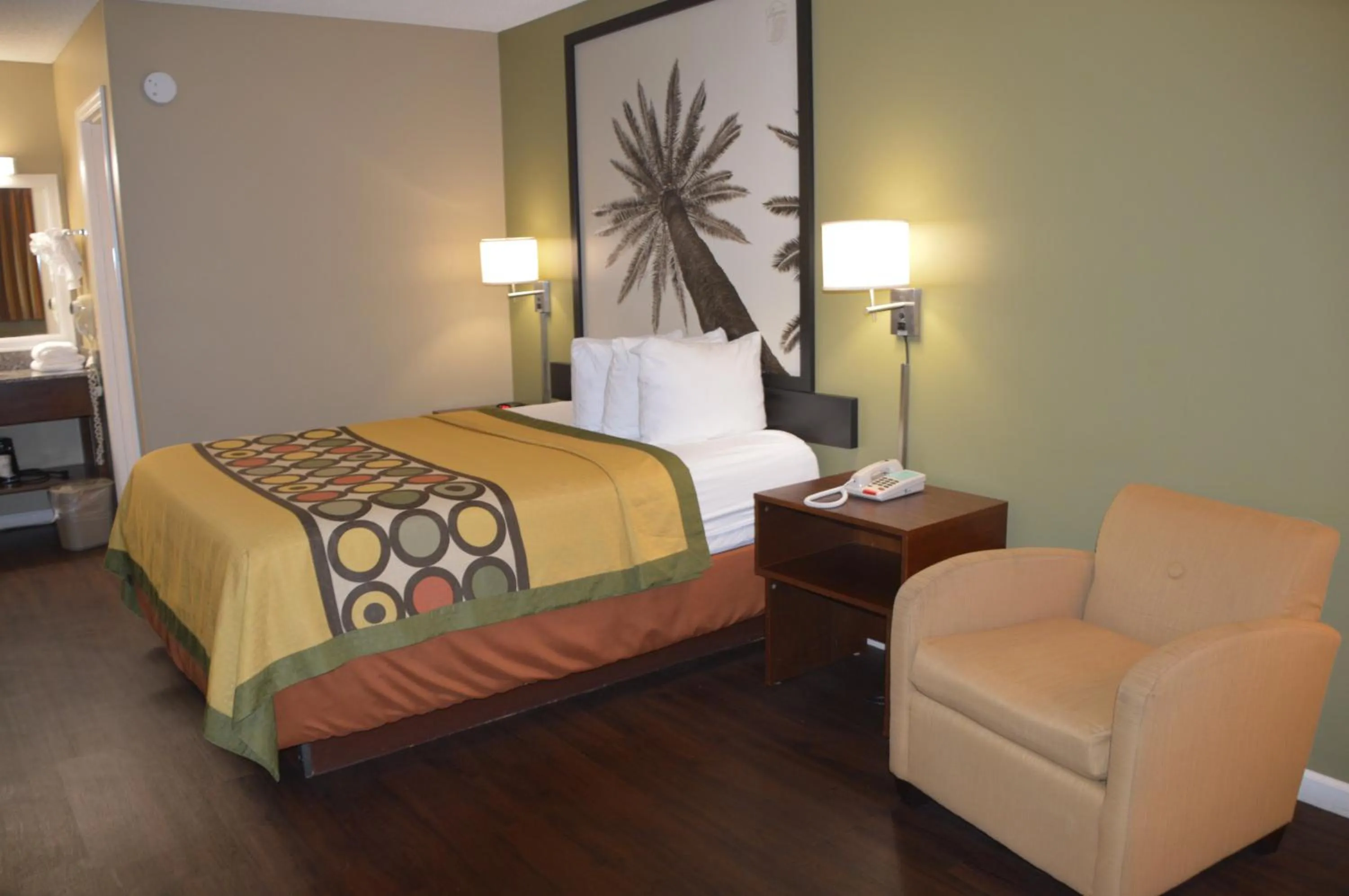 King Room - Non-Smoking in Super 8 by Wyndham Monticello