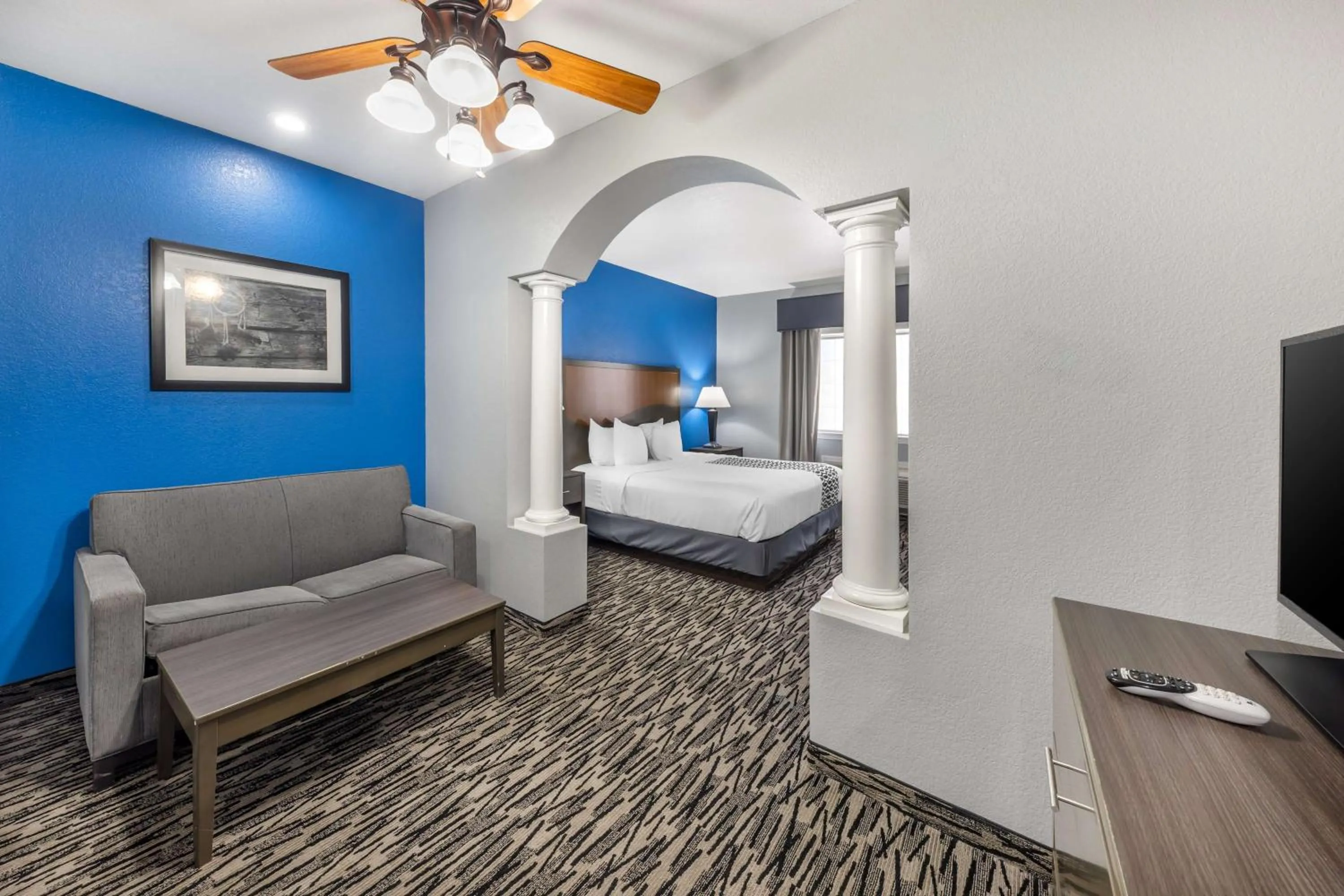 King Suite in Best Western Atoka Inn & Suites