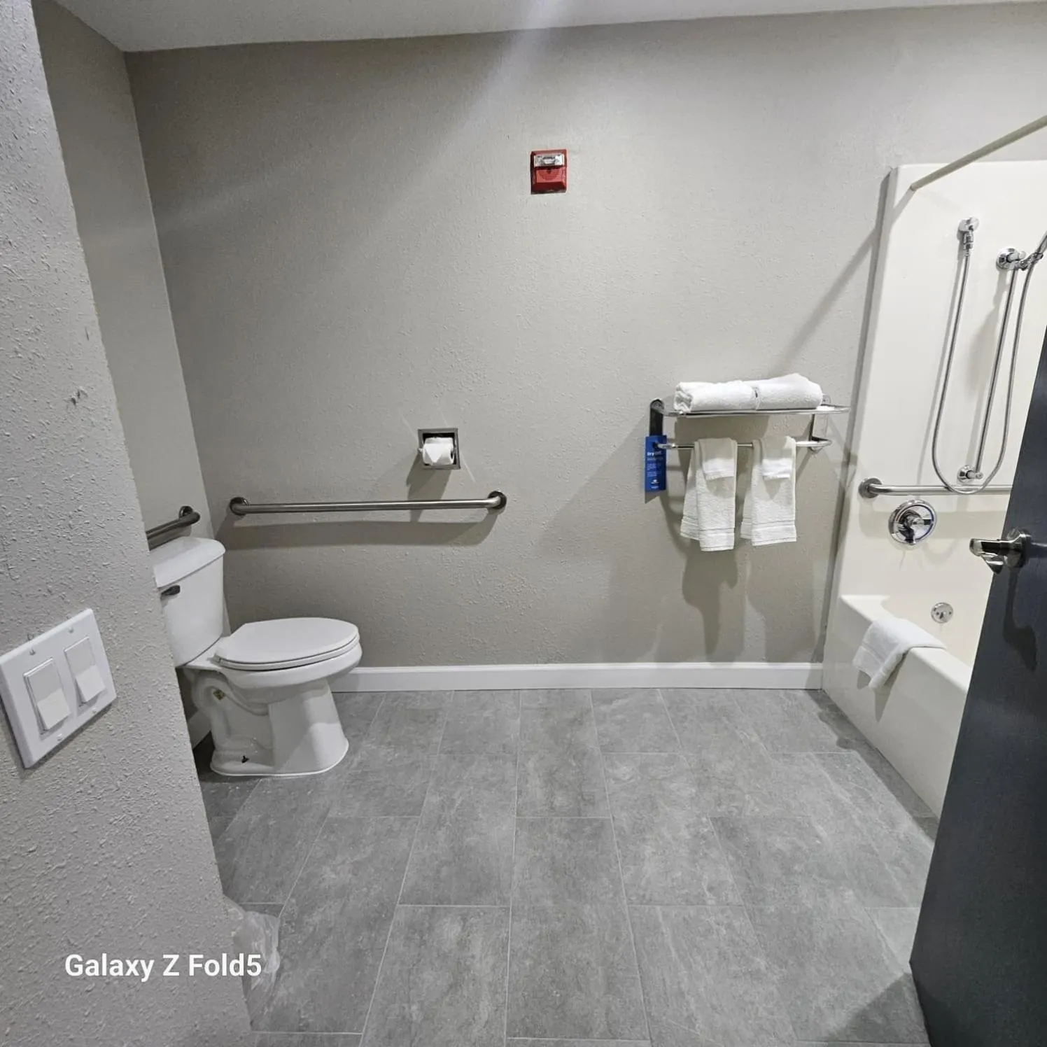 Queen Room with Two Queen Beds and Bath Tub - Mobility Accessible/Non-Smoking in Days Inn by Wyndham Jefferson City