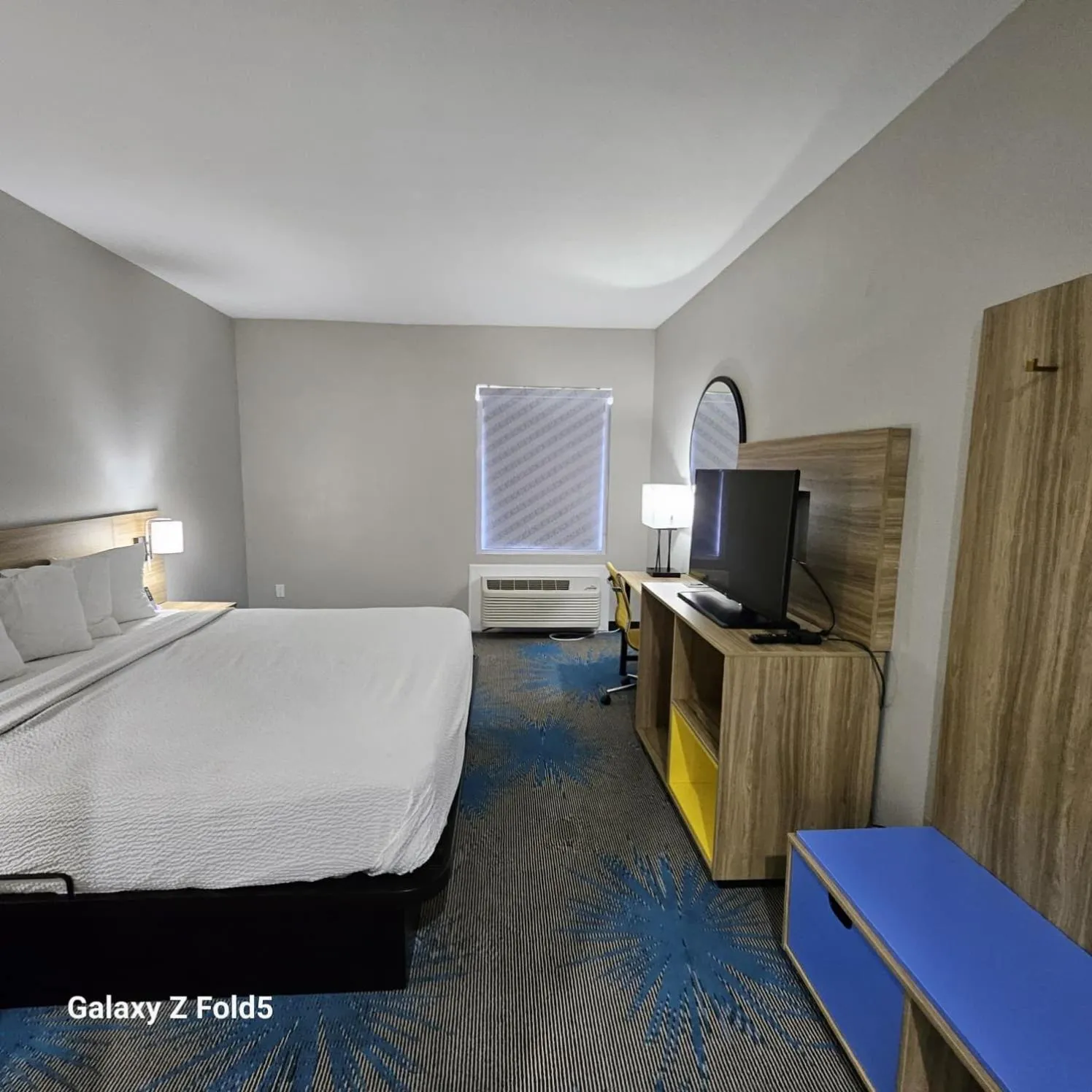 King Room - Non-Smoking in Days Inn by Wyndham Jefferson City