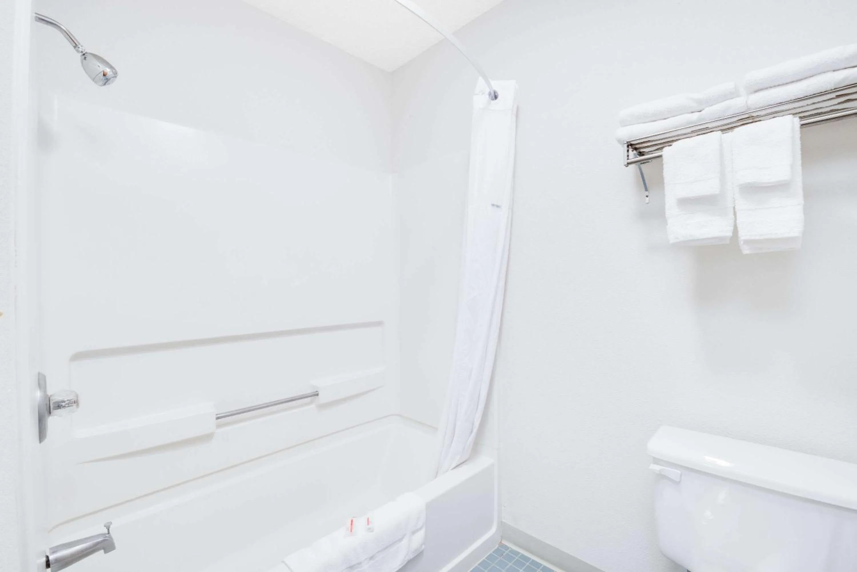 King Studio Suite - Non-Smoking in Days Inn by Wyndham Sturgis