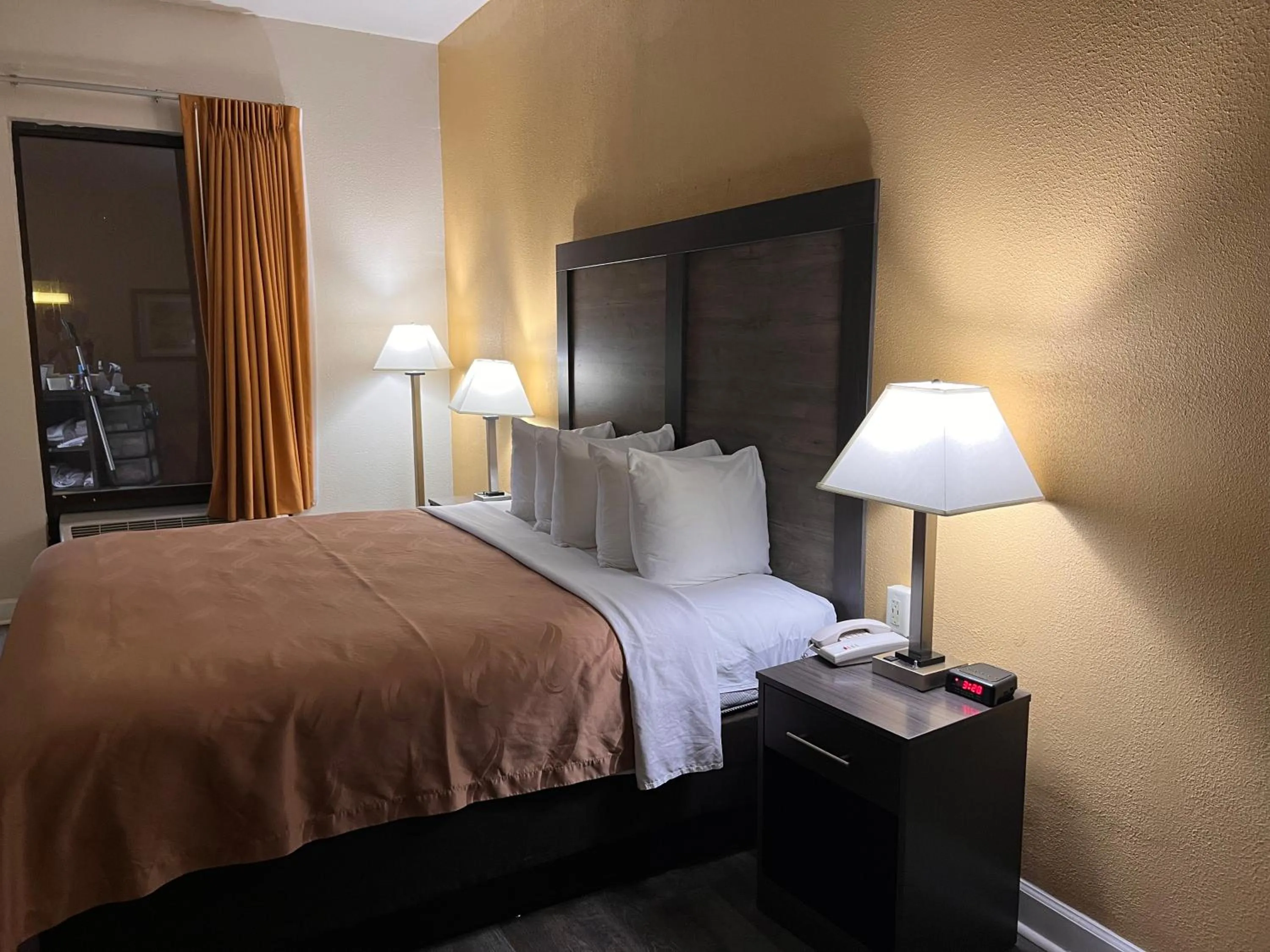 King Room - Smoking  in Quality Inn