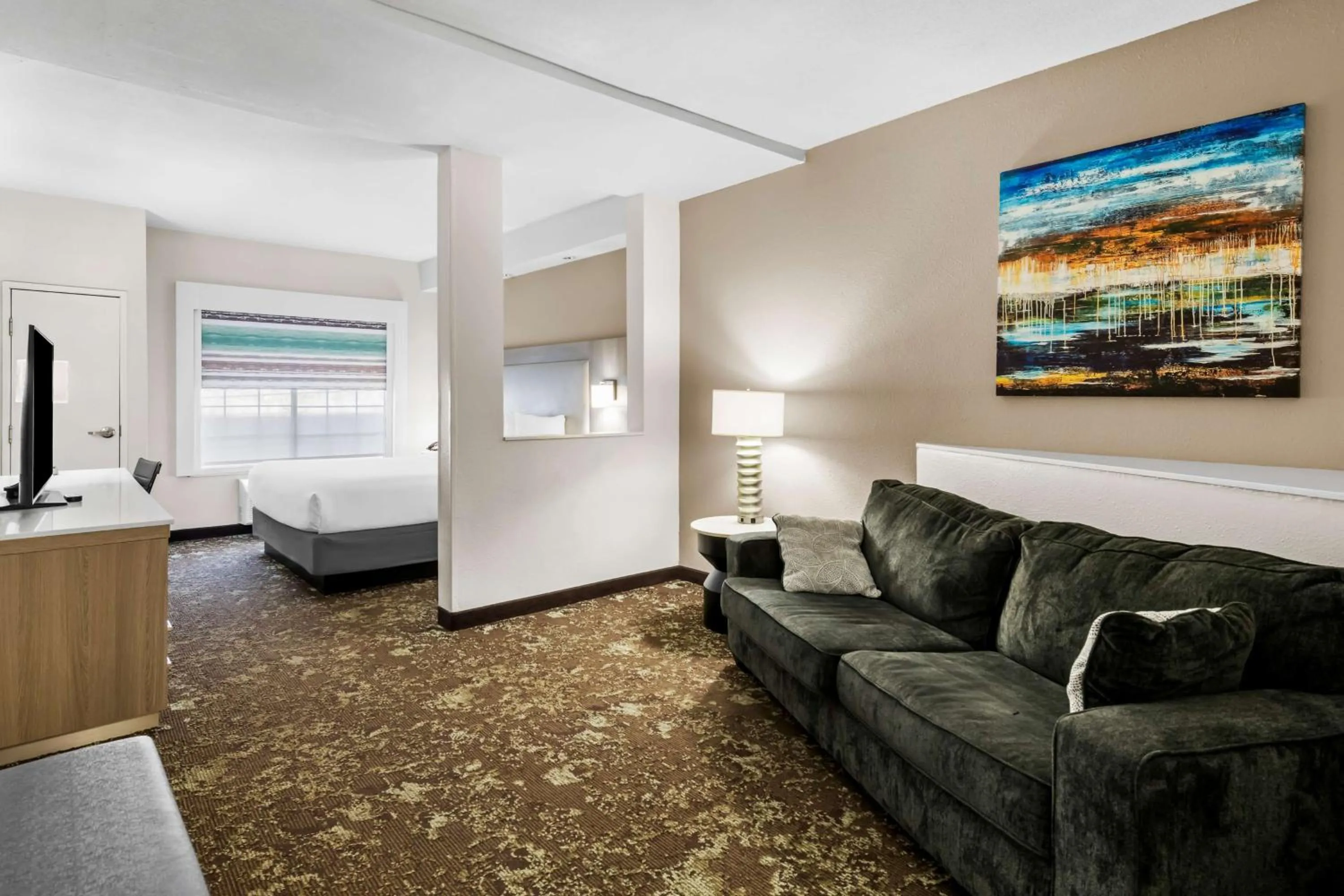 King Suite - Non-Smoking in Best Western Worlds Of Fun