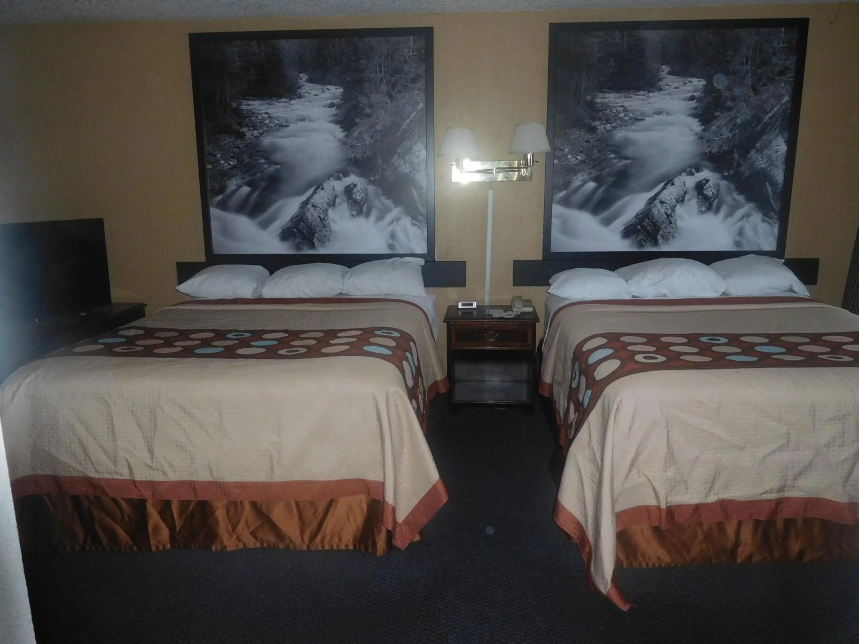Queen Room with Two Queen Beds - Accessible/Non-Smoking in Super 8 by Wyndham Oroville