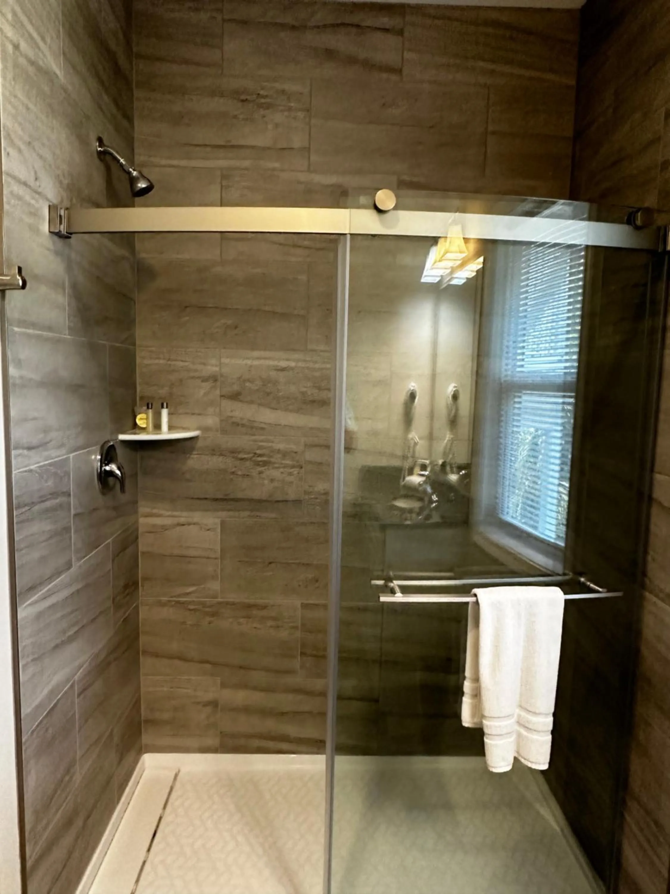 Budget Double Room in River Hotel of Southport