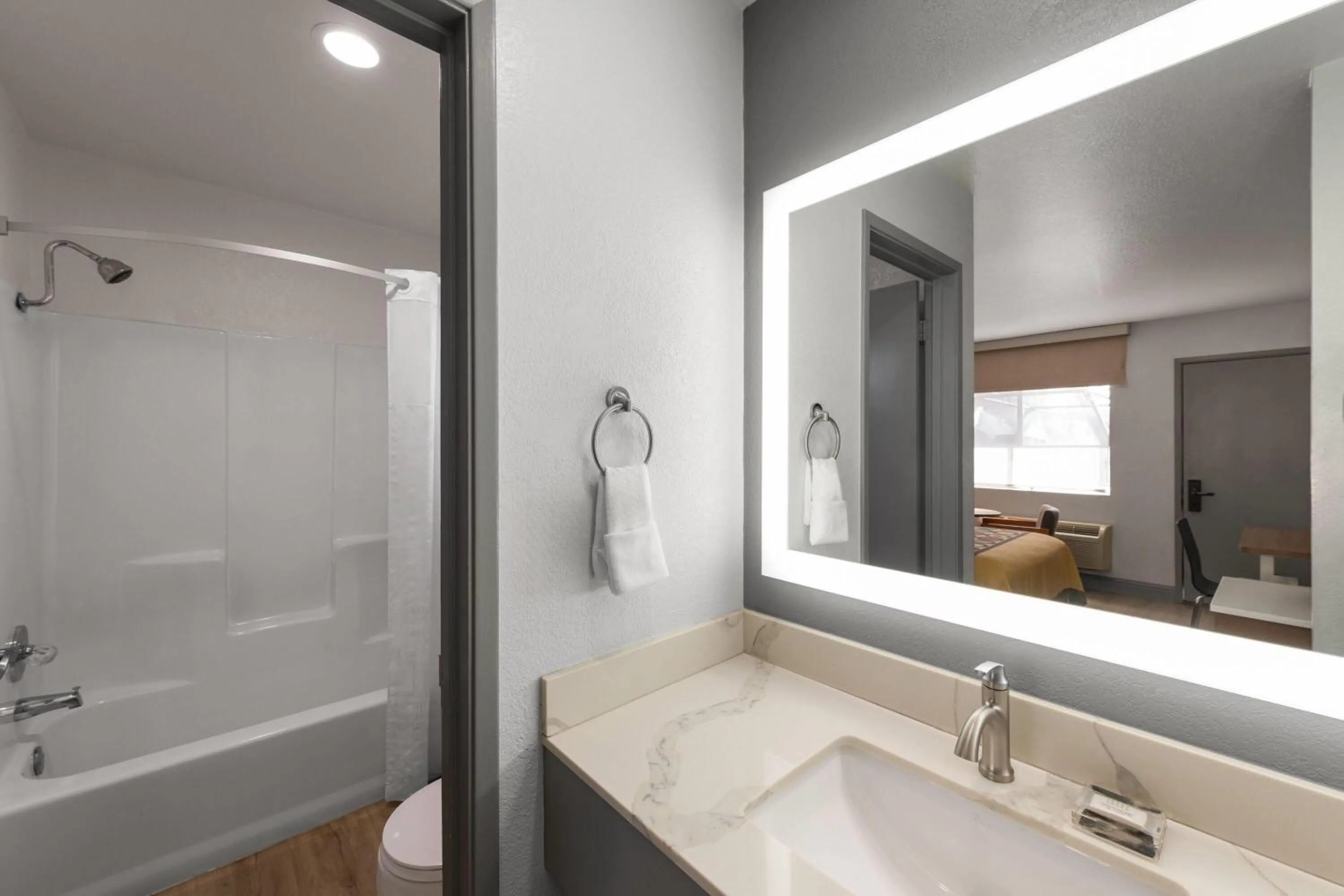 1 Queen Bed and 1 Twin Bed, Non-Smoking in Super 8 by Wyndham Fort Bragg