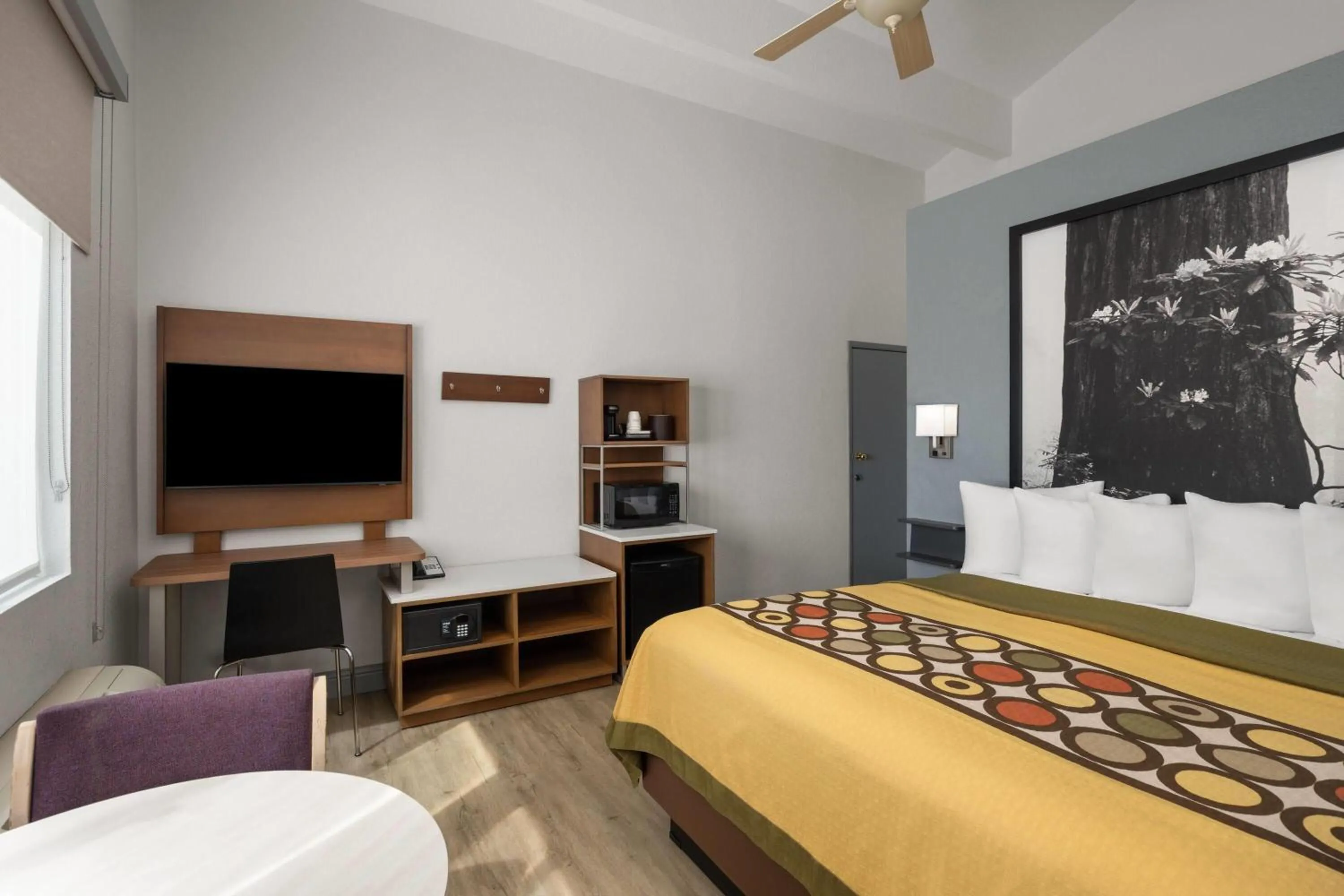 King Room with Mobility/Hearing Access - Non-Smoking in Super 8 by Wyndham Fort Bragg