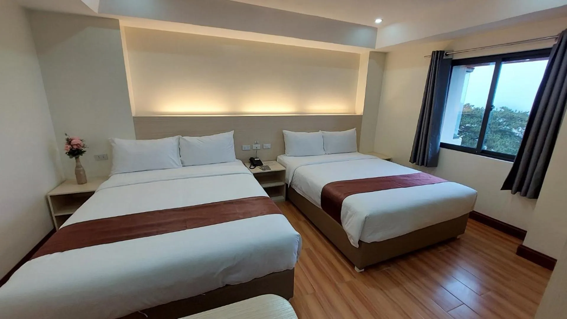 Deluxe Quadruple Room in 456 Hotel