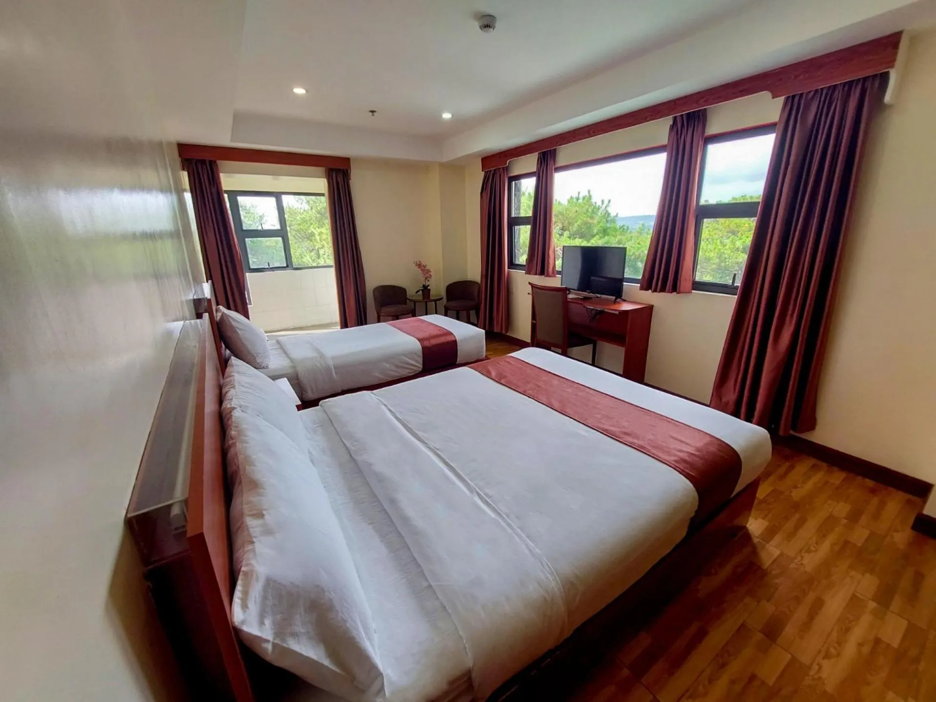 Triple Room with City View in 456 Hotel