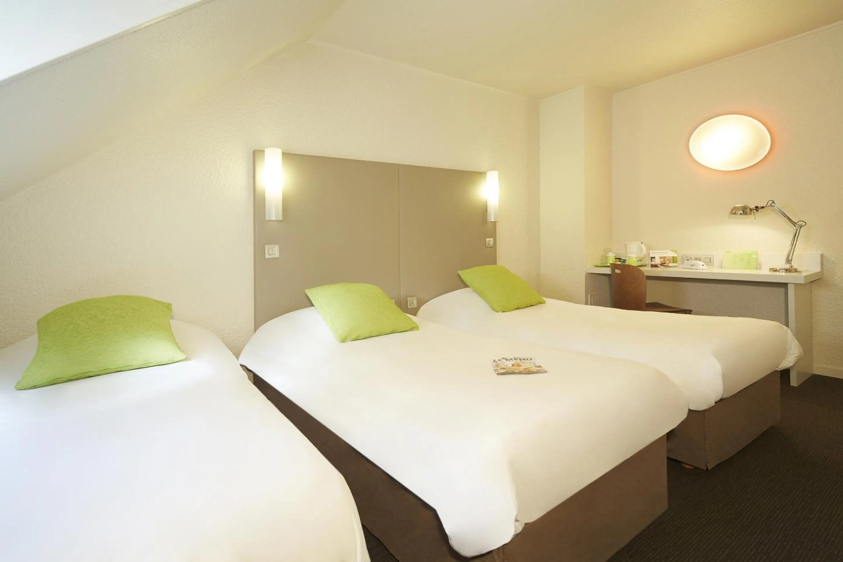 Standard Room with Three Single Beds in Campanile Hotel Compiegne