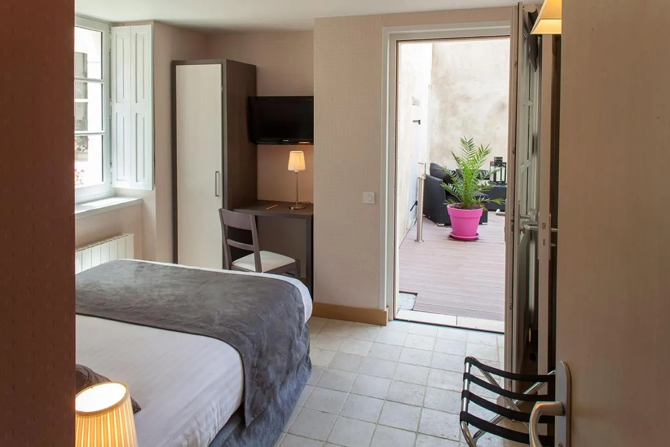 Economy Double Room in Logis Hôtel Restaurant Le Puits Doré