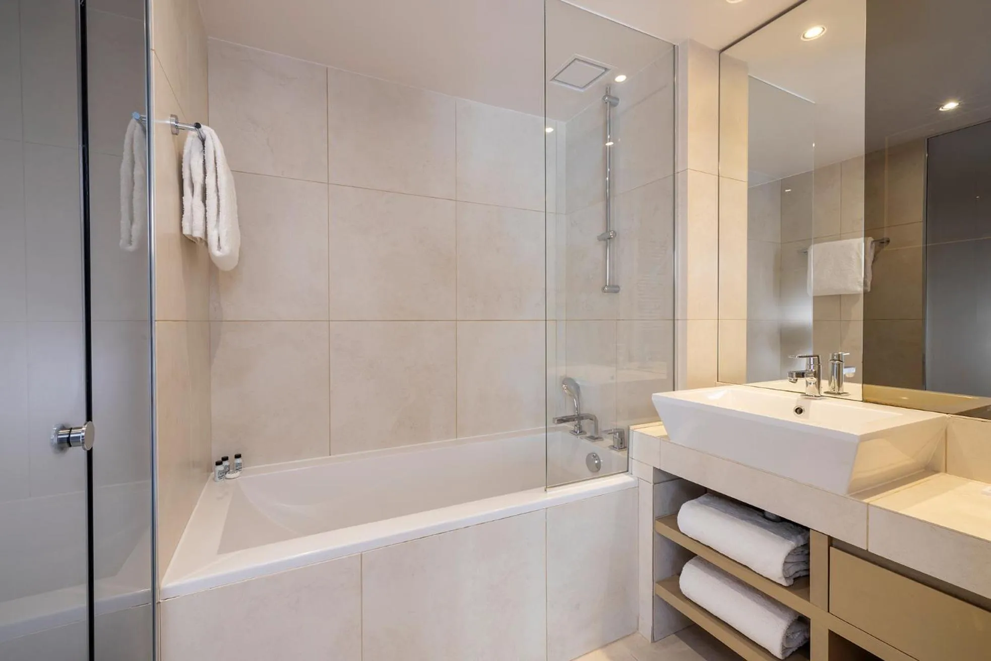 Superior Double Room in Hôtel Etoile Maillot