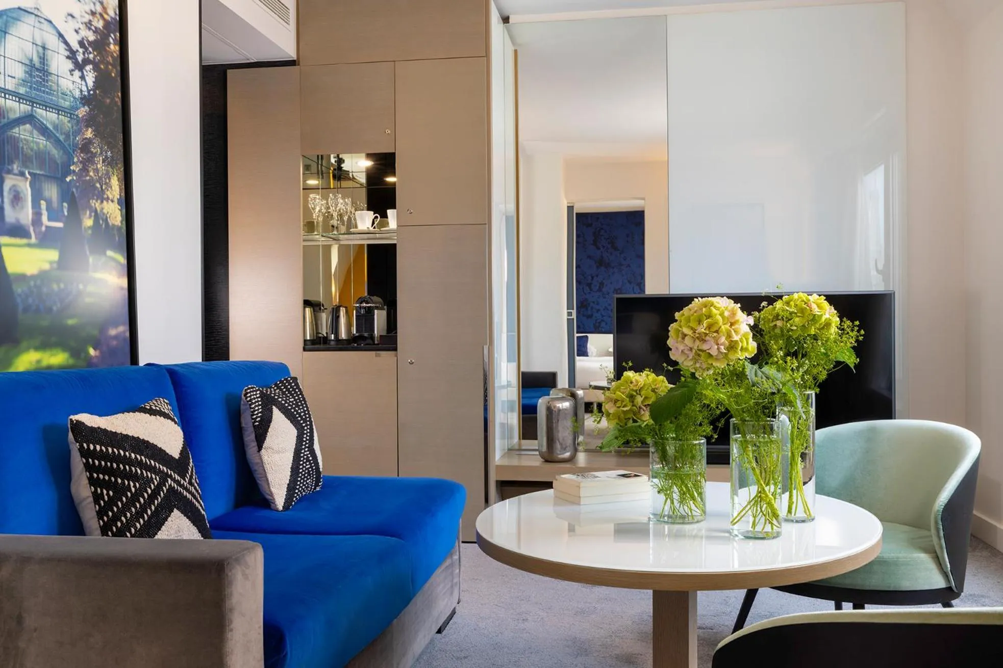 Suite with City View in Hôtel Etoile Maillot