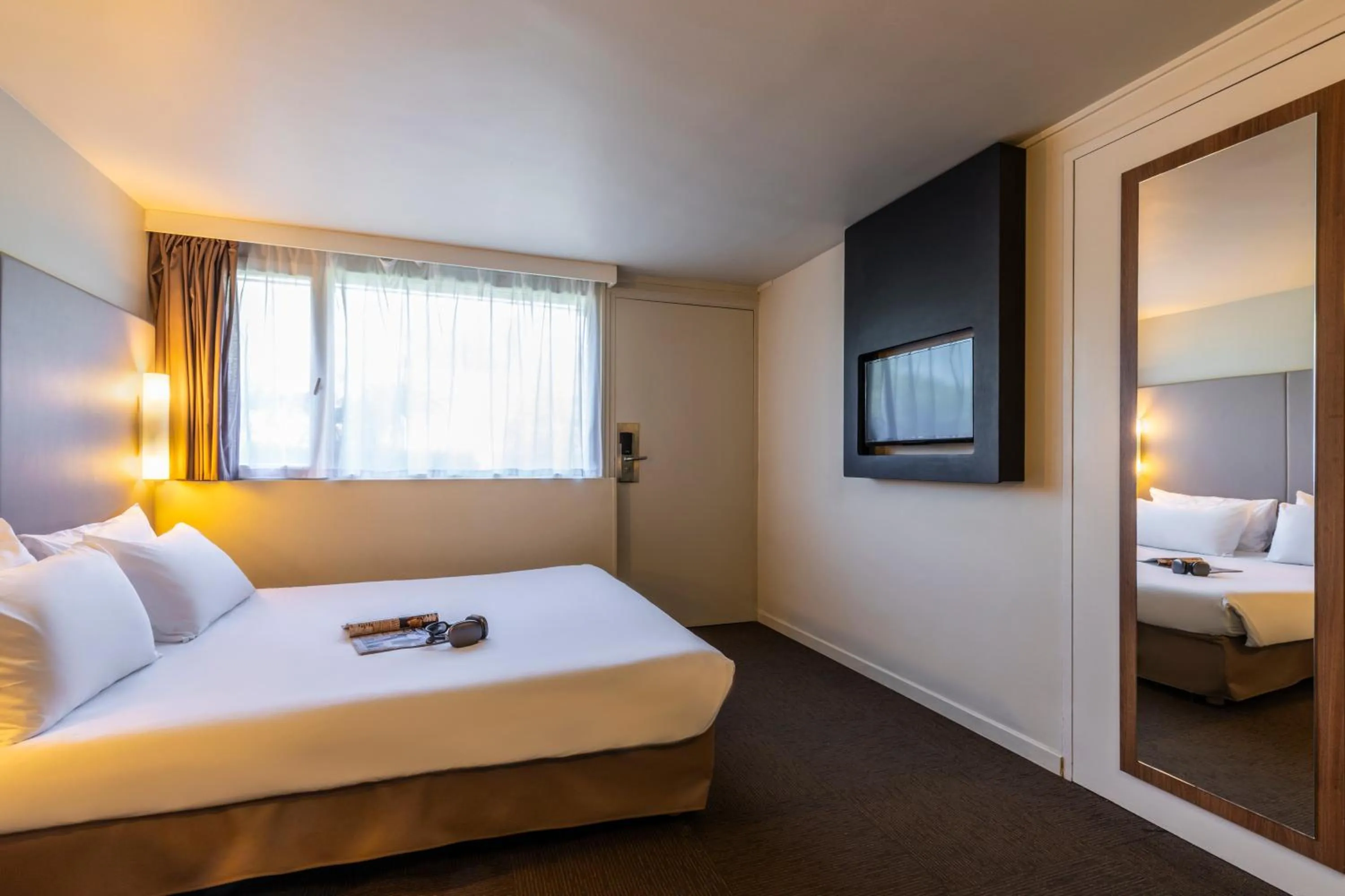 Standard Double Room with One Single Bed - Up to Ten Years in Campanile Vire