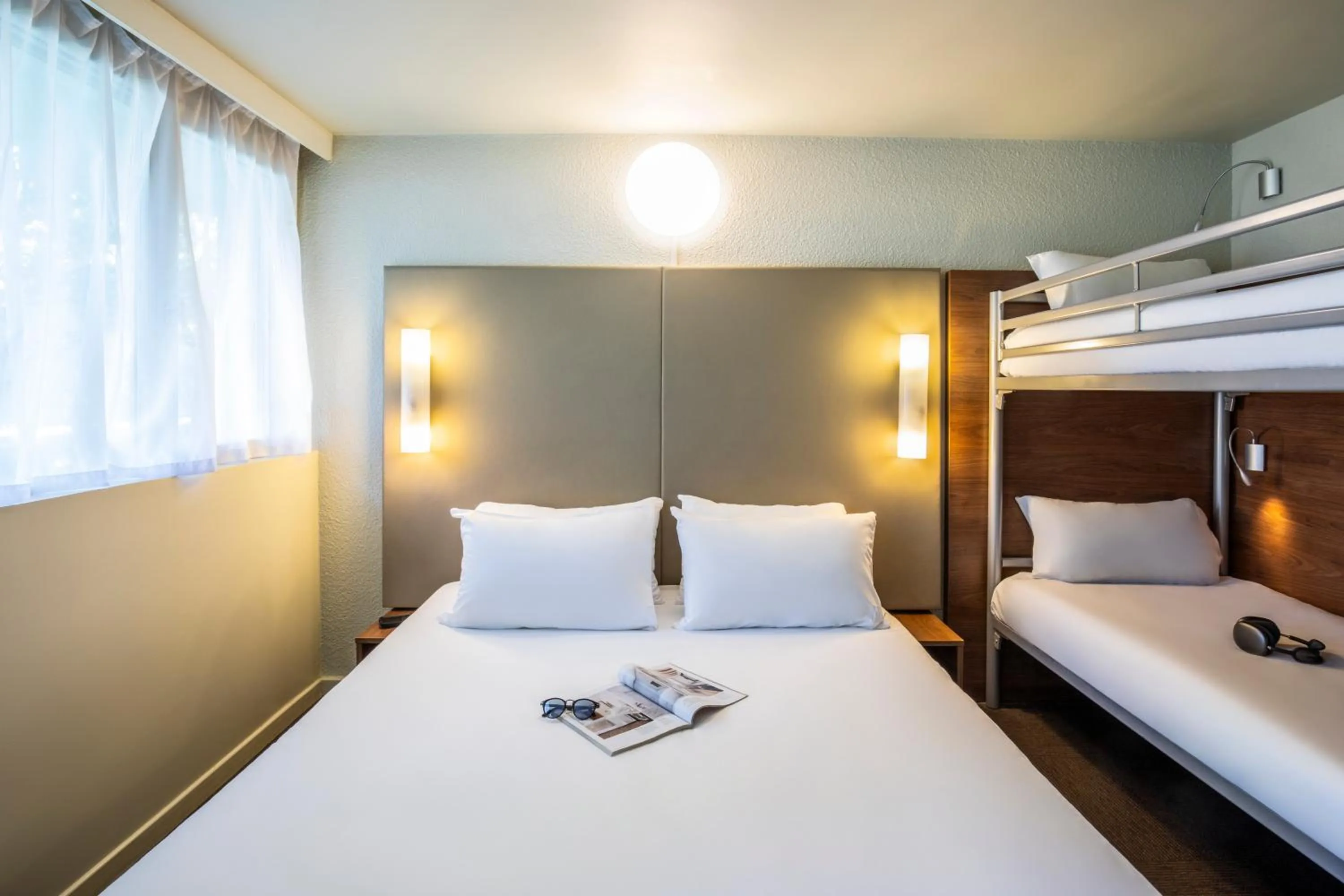 Standard Quadruple Room in Campanile Vire