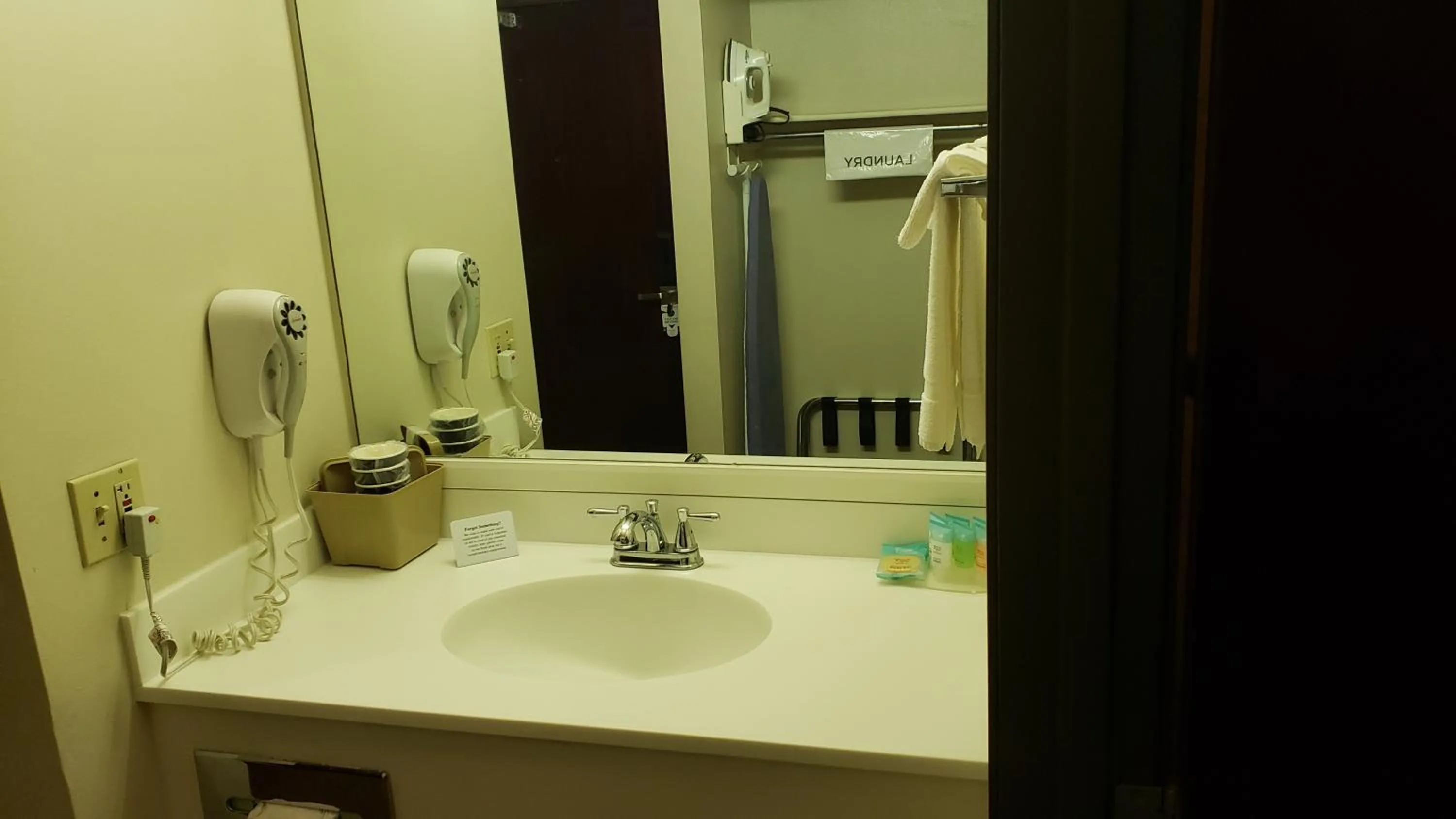 King Room - Non-Smoking in Travelodge by Wyndham Carlsbad NM