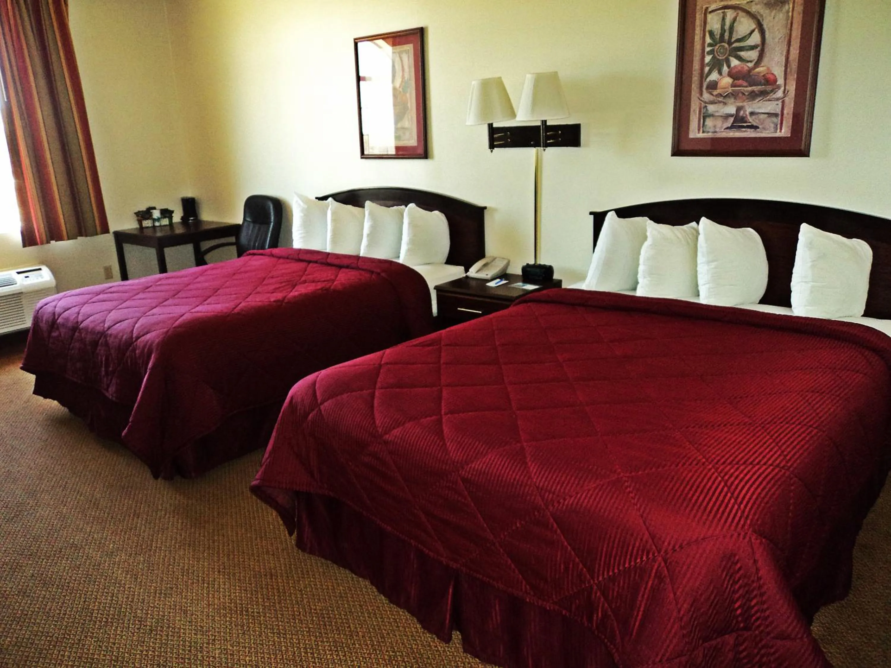 Queen Room - Non-Smoking in Travelodge by Wyndham Carlsbad NM