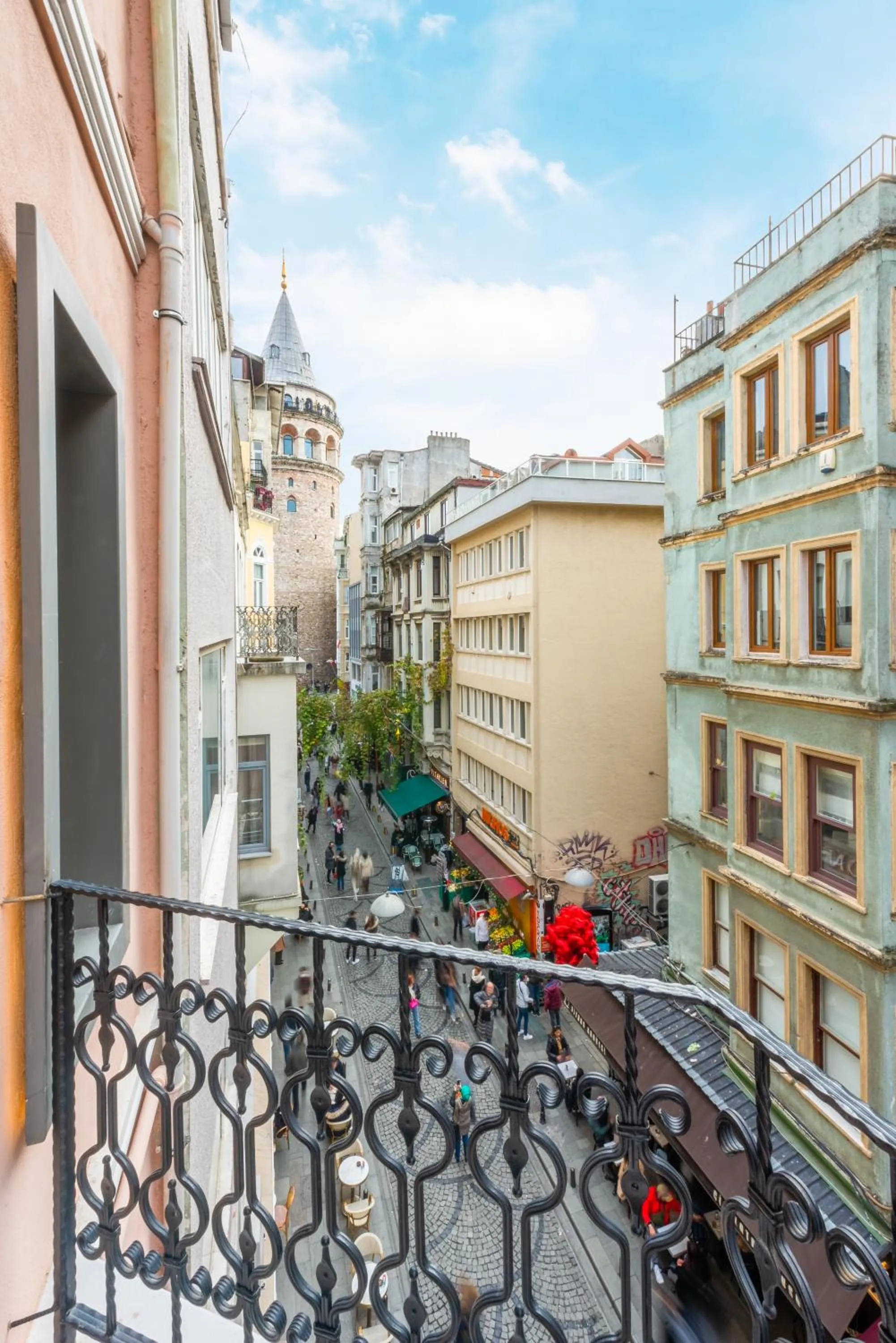 Deluxe Double Room with Balcony in Hotel Des Arts Galata