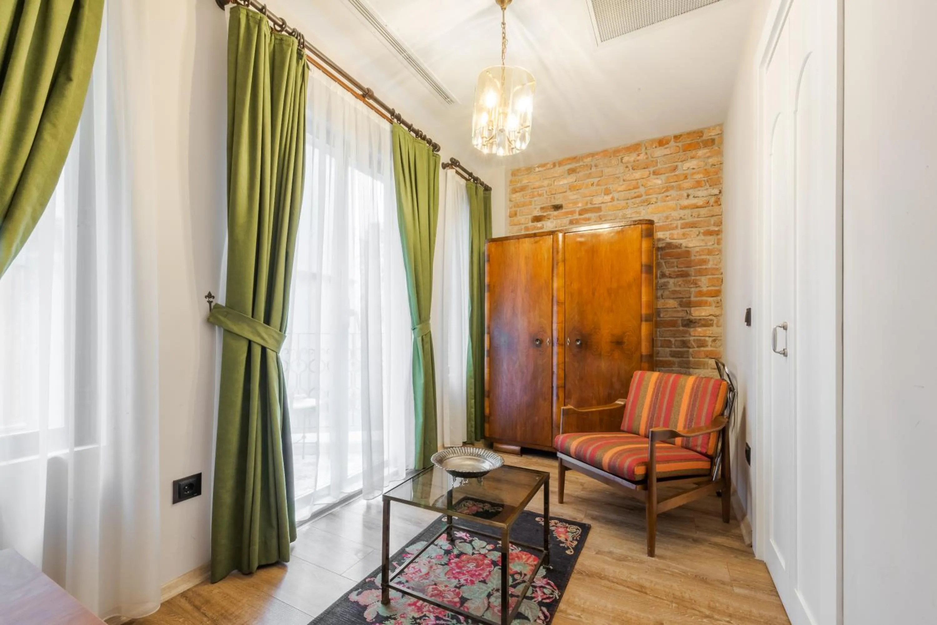 Junior Suite with Balcony in Hotel Des Arts Galata
