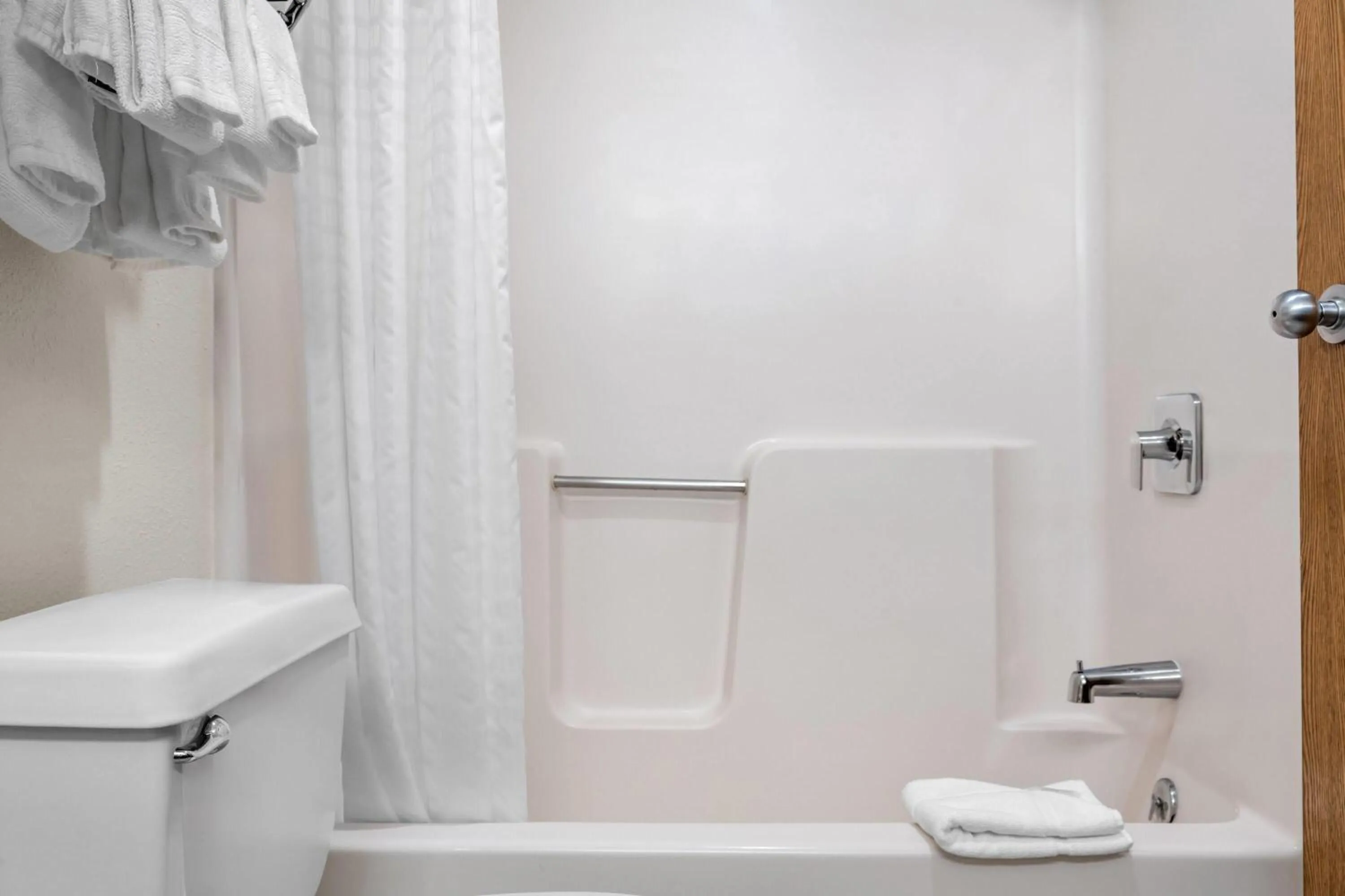 One-Bedroom Suite with Three Queen Beds - Non-Smoking in Super 8 by Wyndham Custer/Crazy Horse Area