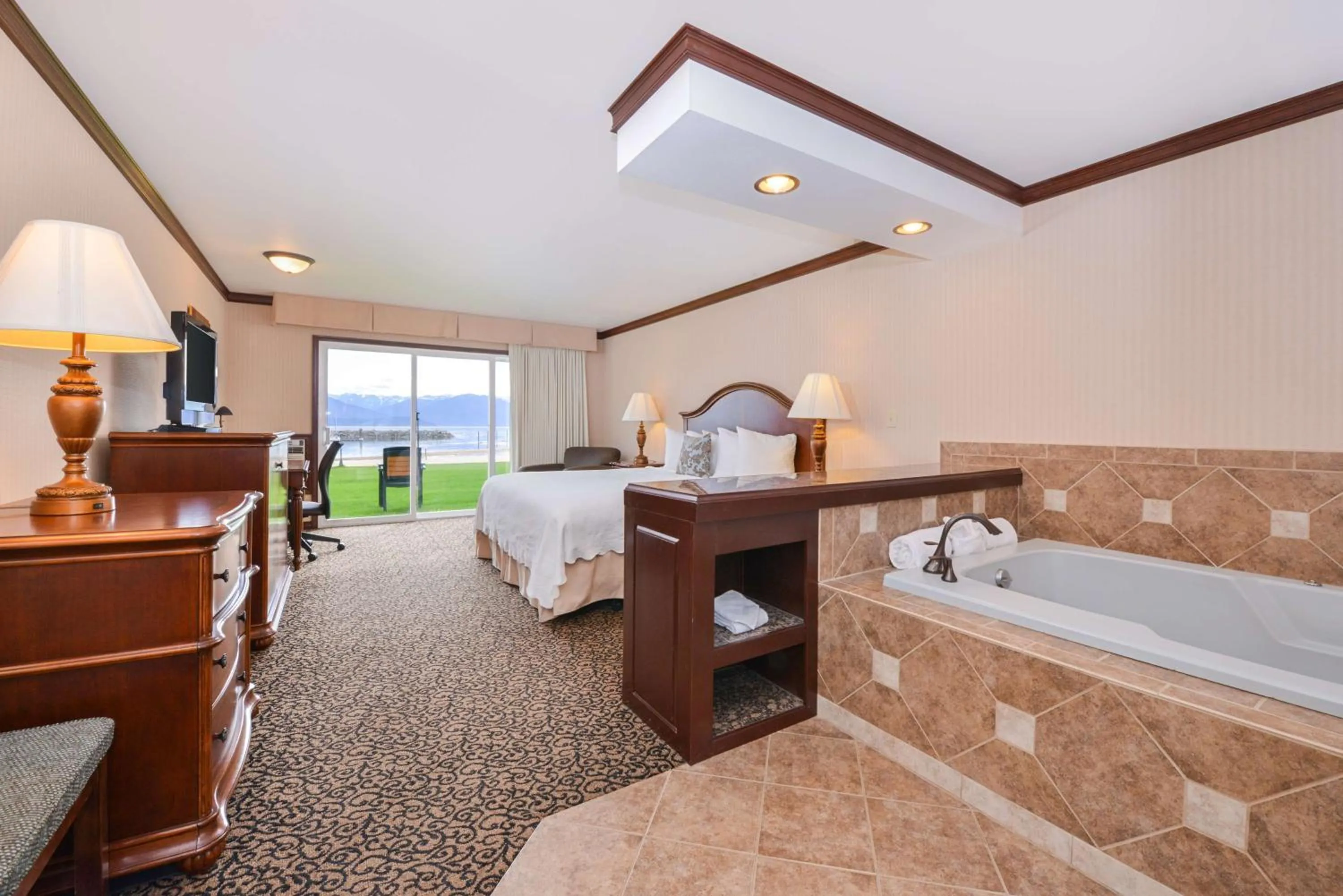 King Room with Whirlpool - Ground Floor - Non-smoking in Best Western Edgewater Resort
