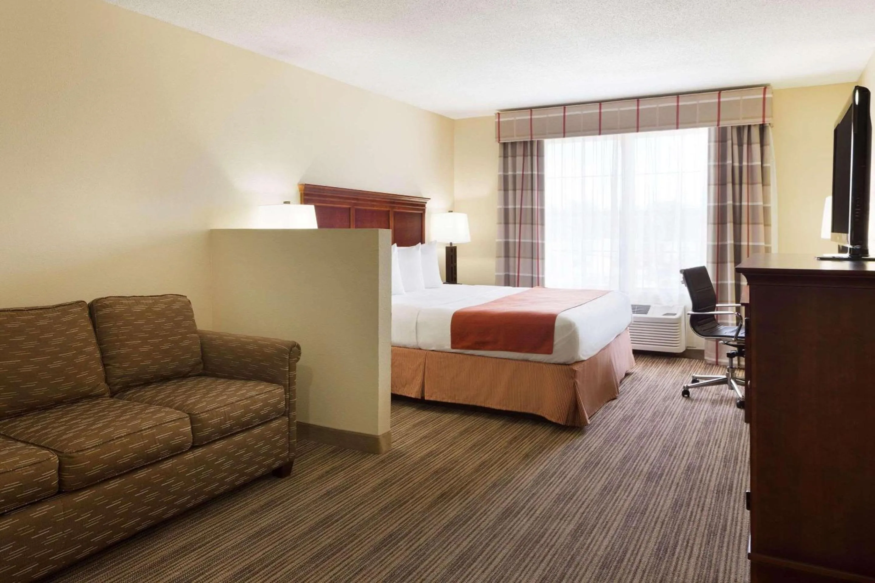 One-Bedroom King Suite with Sofa Bed in Country Inn & Suites by Radisson, Macedonia, OH