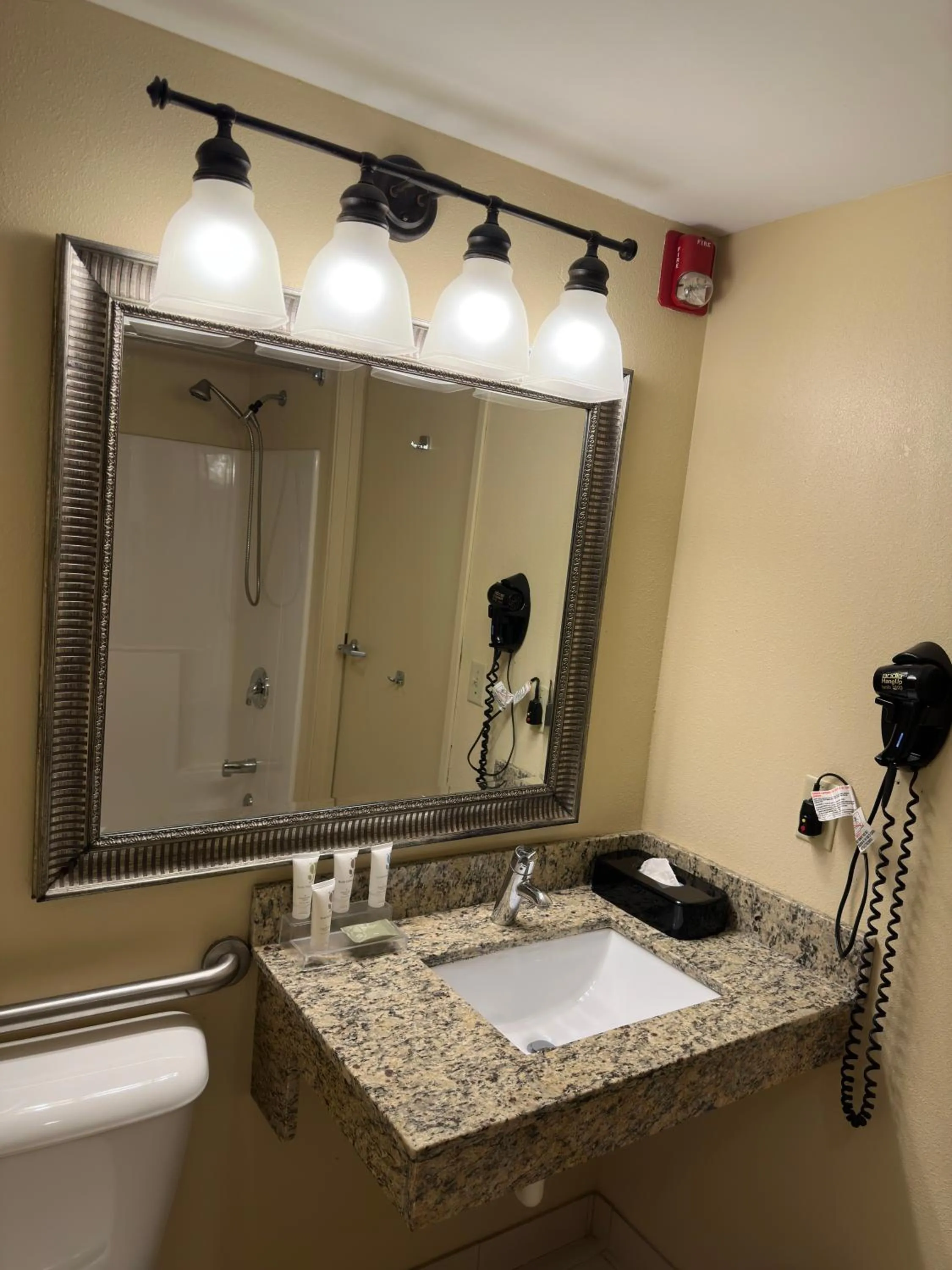 King Room - Disability Access/Non-Smoking in Country Inn & Suites by Radisson, Macedonia, OH