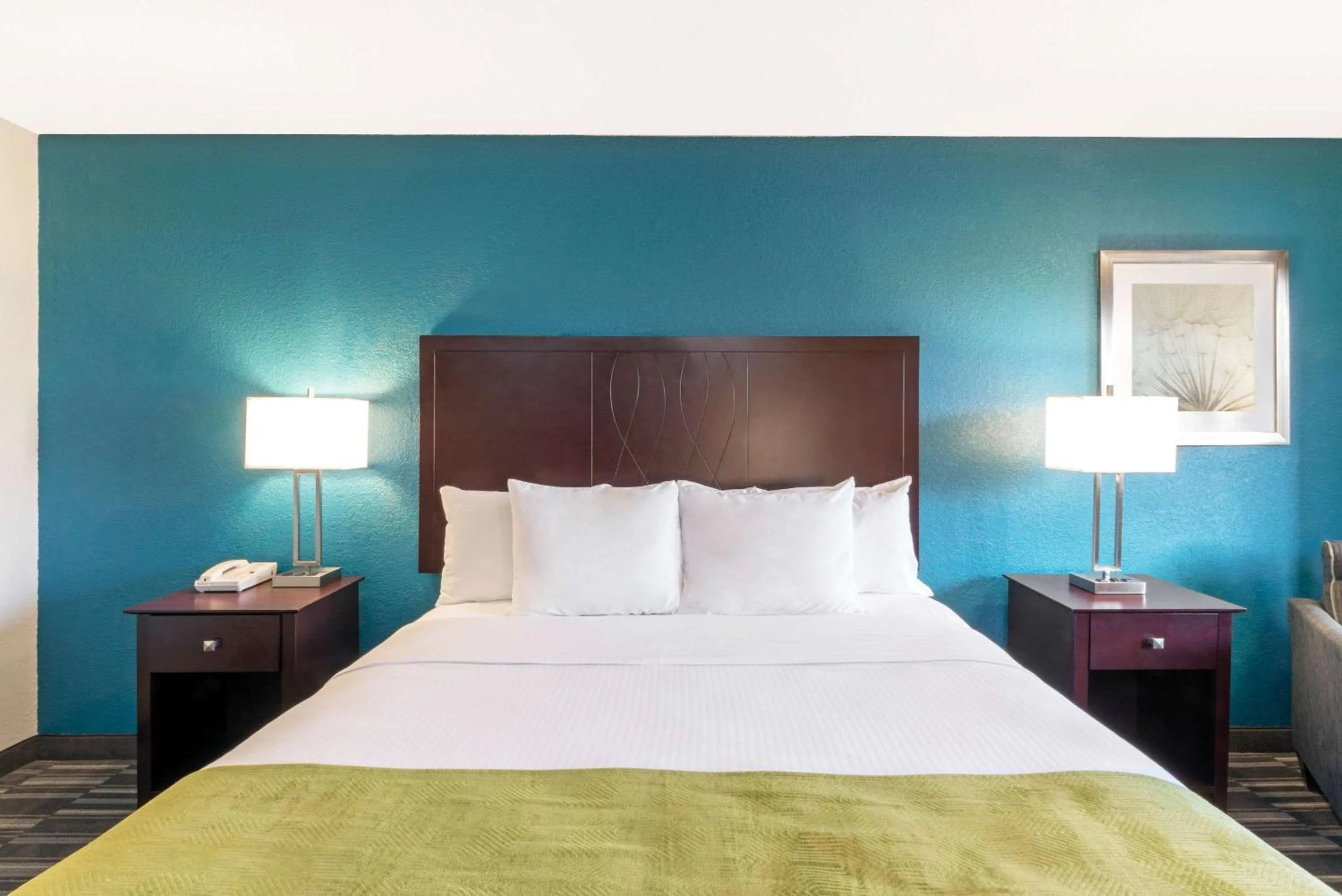 Standard King Room - Non-Smoking  in Days Inn by Wyndham Snyder