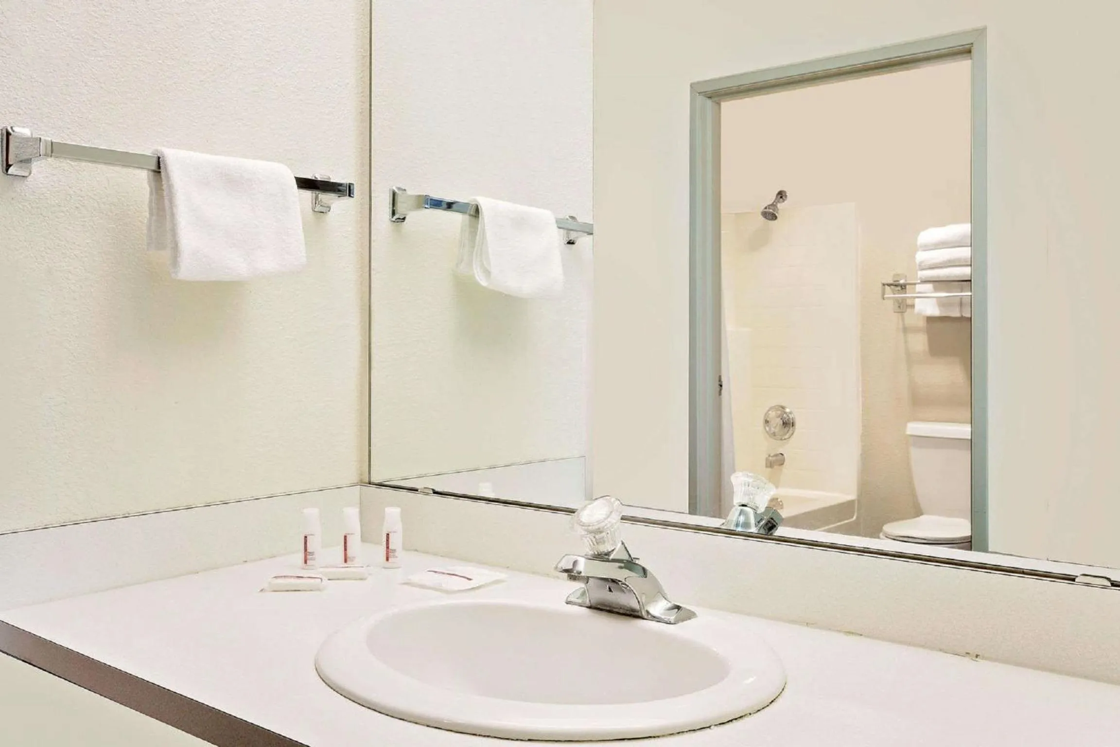 Deluxe King Room - Non-Smoking in Super 8 by Wyndham Battle Mountain