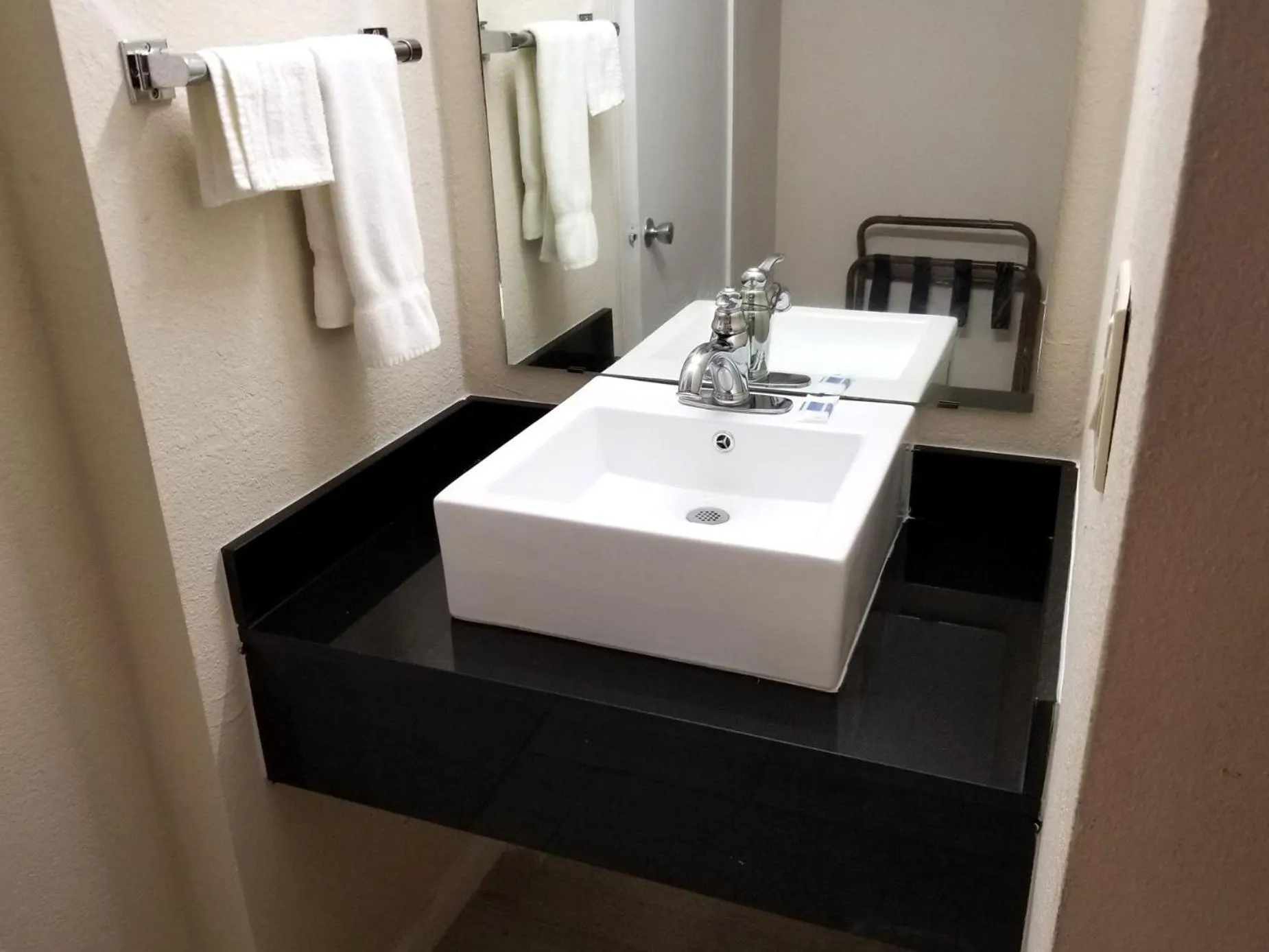 King Room - Smoking  in Americas Best Value Inn Marshall