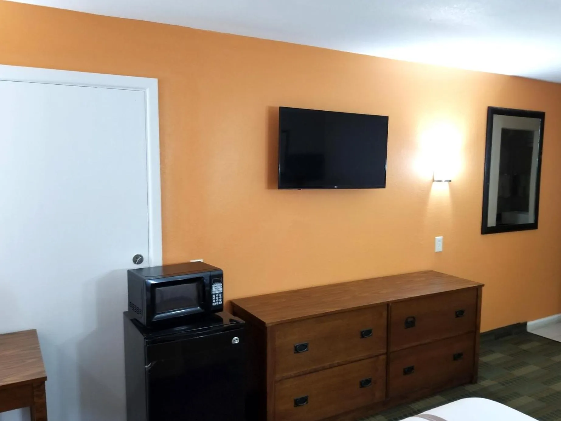 Triple Room in Americas Best Value Inn Marshall