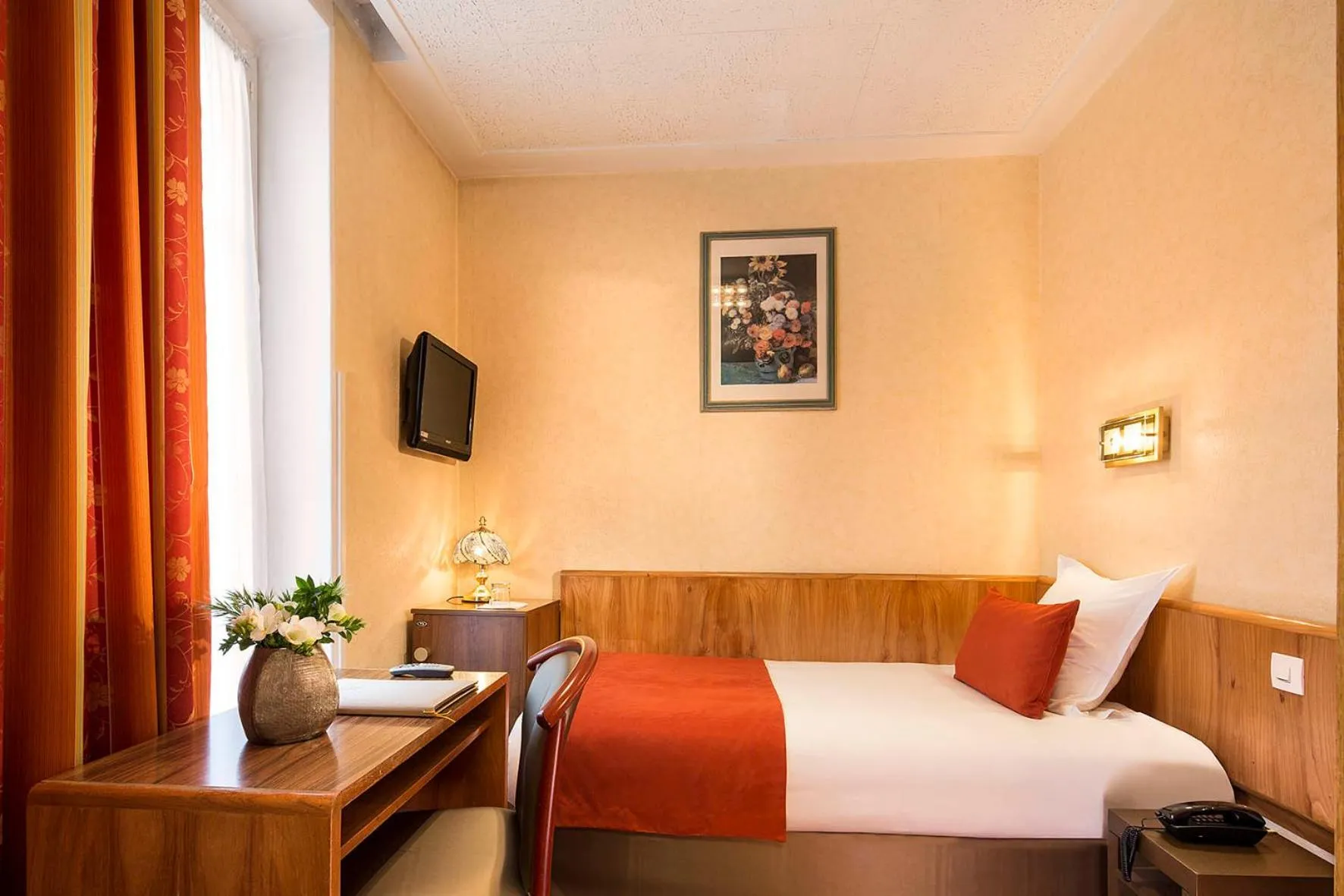 Comfort Single Room in Hotel Terminus Lyon
