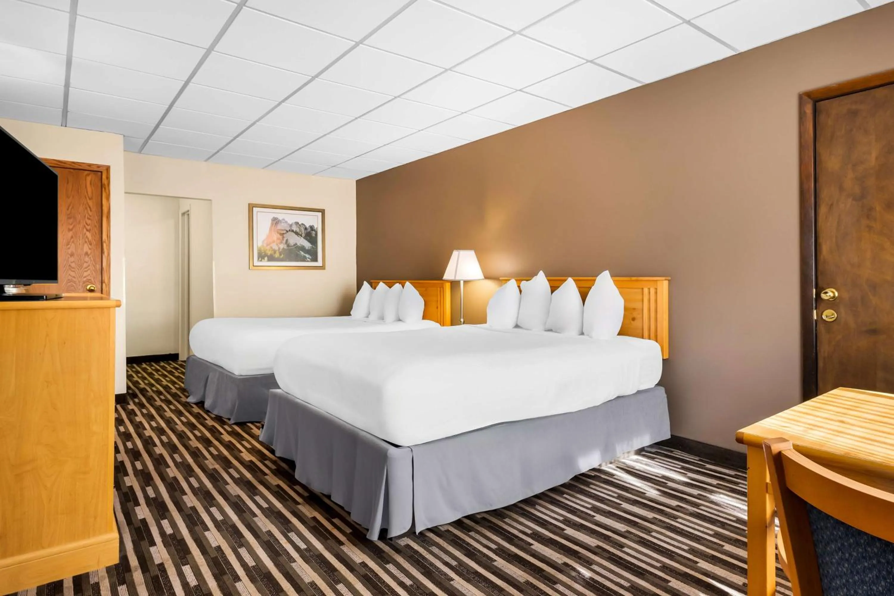 Queen Room with Two Queen Beds - Ground Floor/Non-Smoking in Best Western Lee's Motor Inn