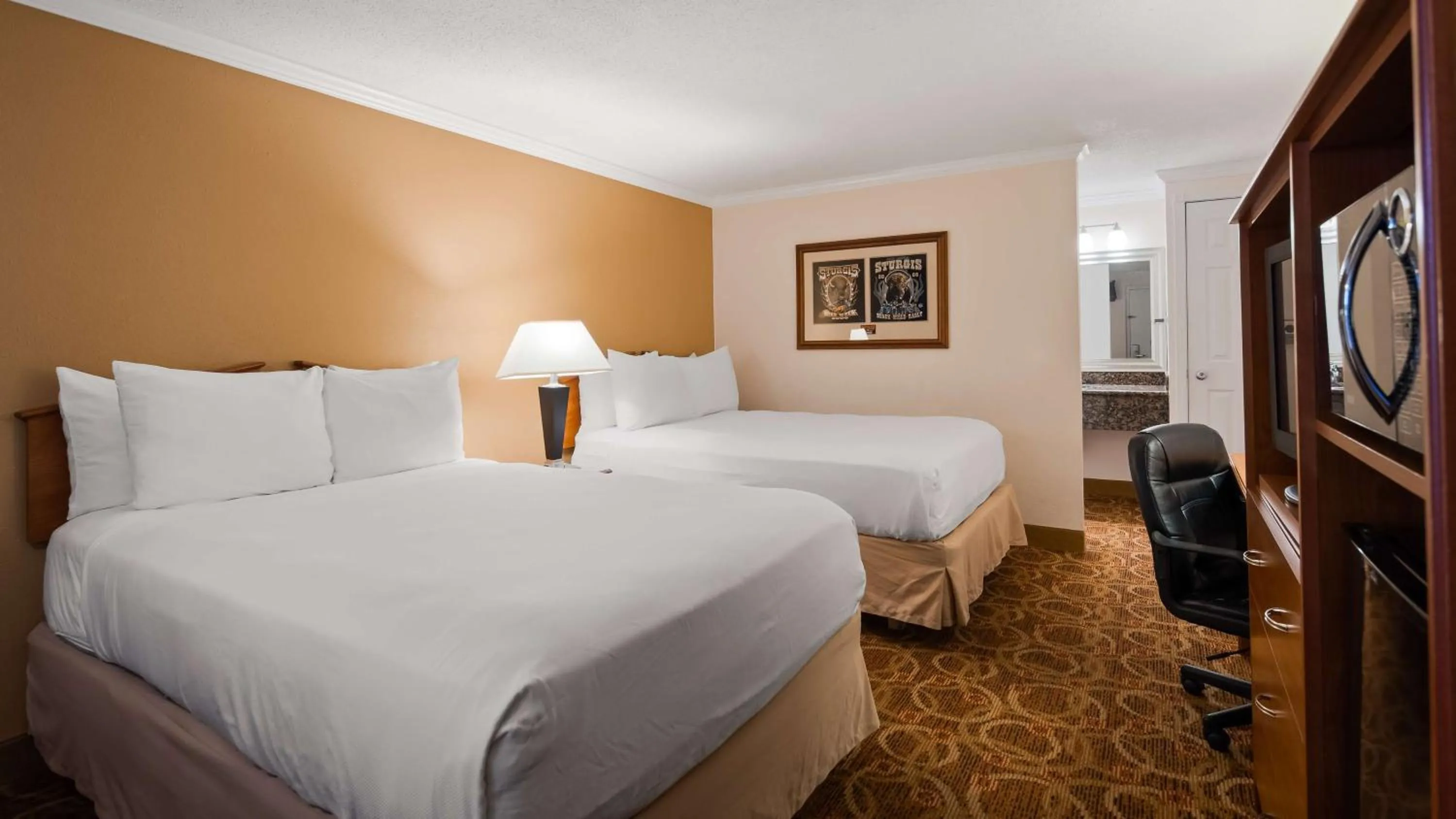 Double Room with Two Double Beds - Pool Side in Sturgis Lodge and Suites