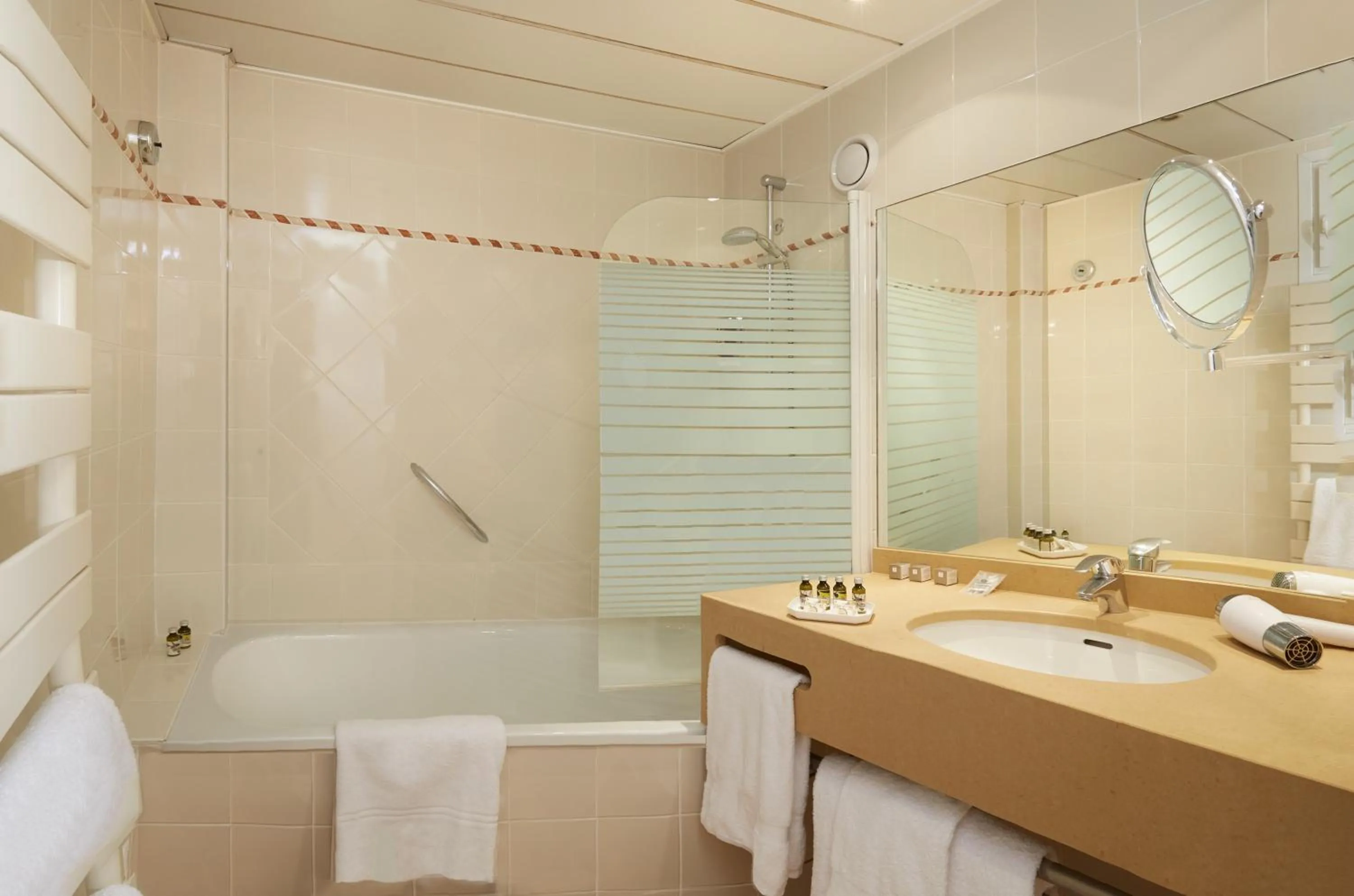 Family Room in Relais Du Louvre