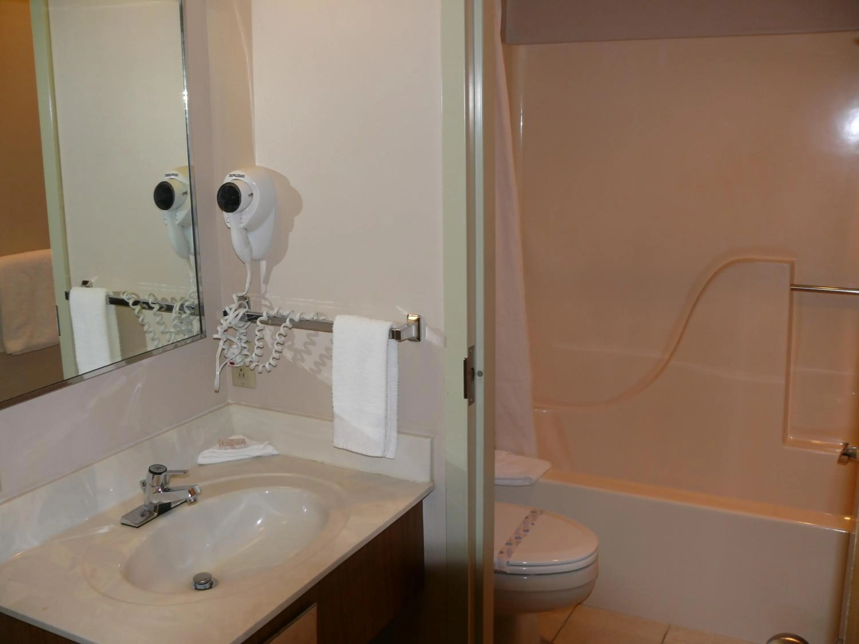 Executive Queen Room with Two Queen Beds in The Woodridge Inn