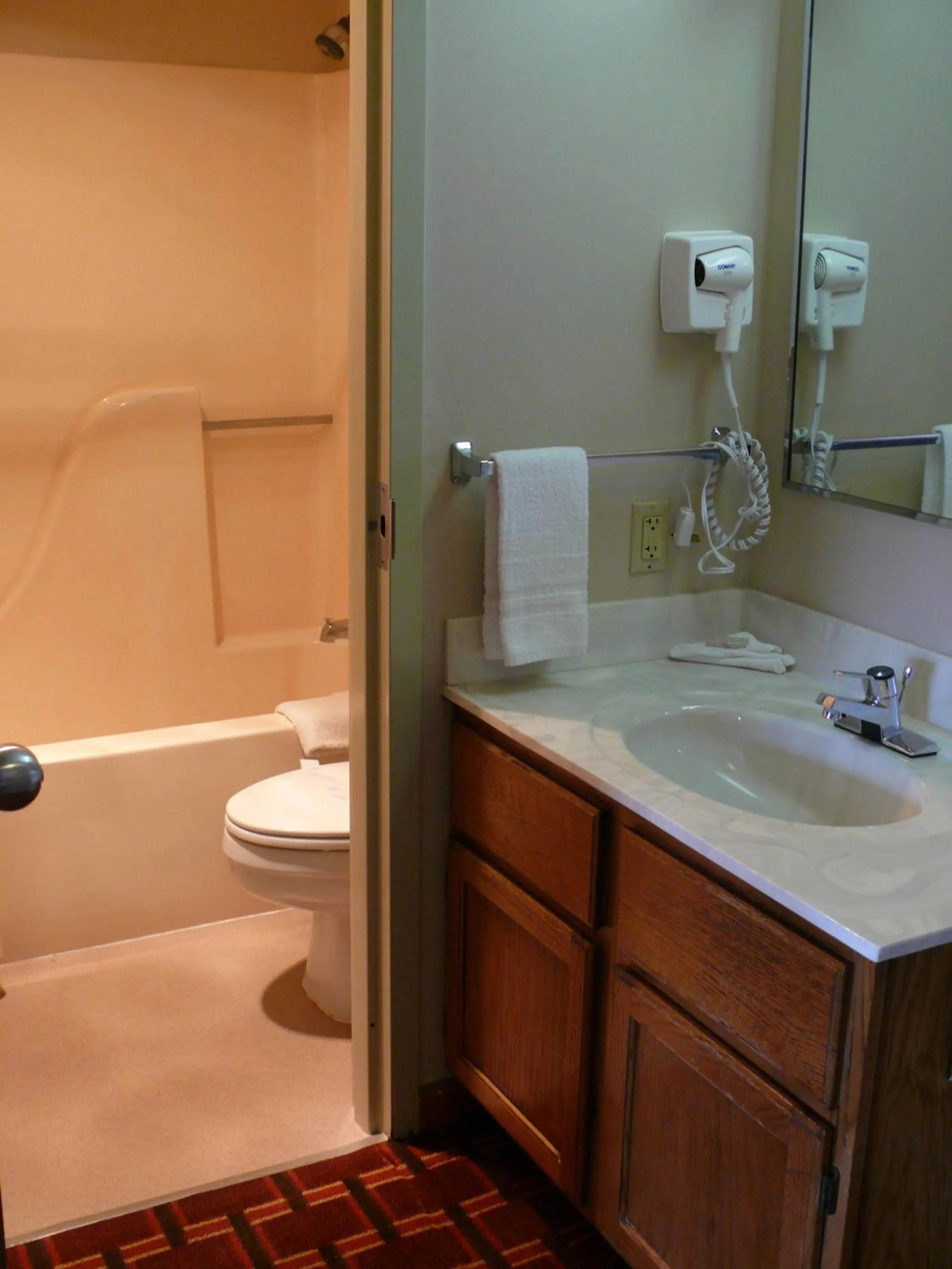 King Suite in The Woodridge Inn