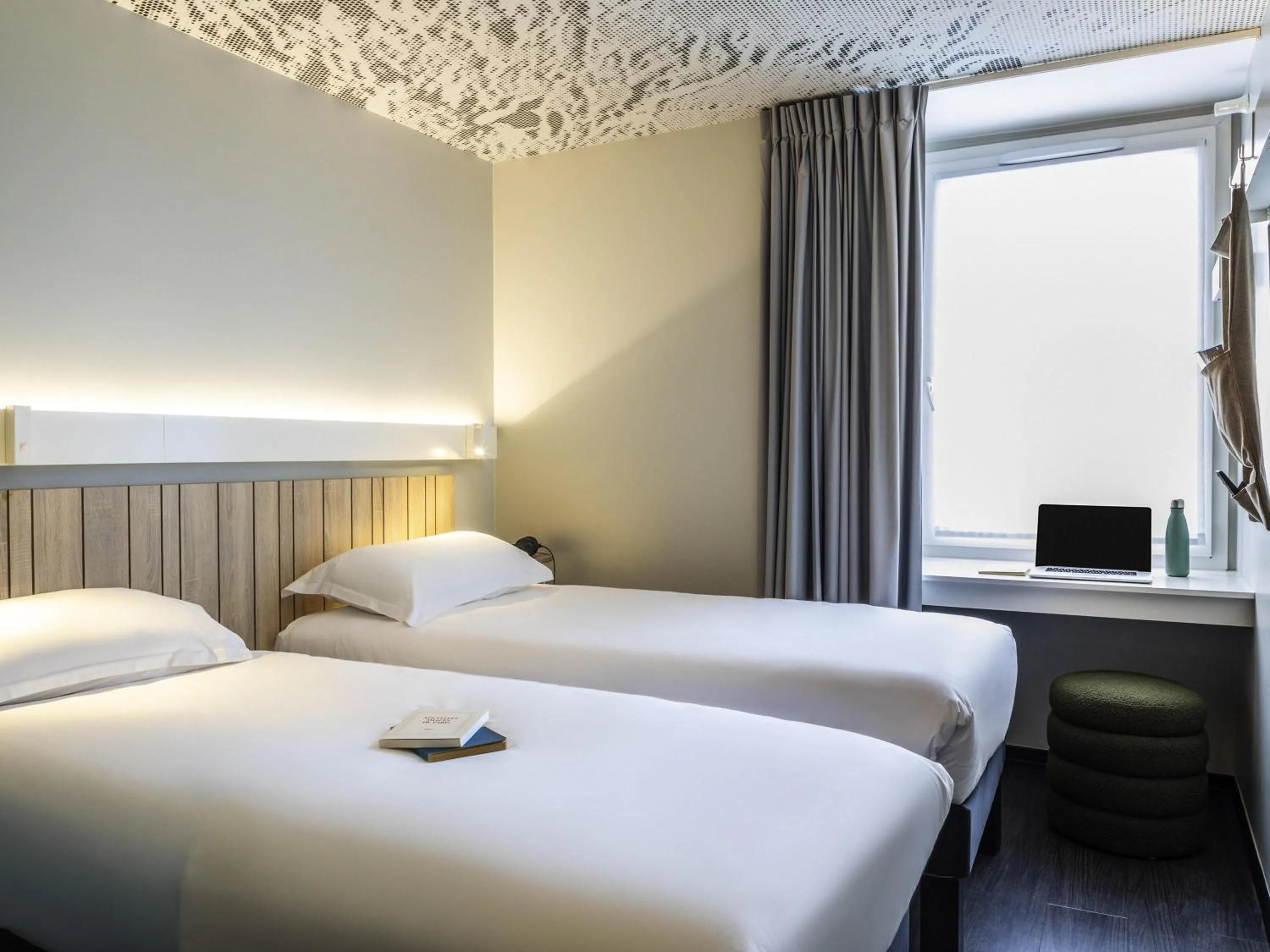 Standard Twin Room in ibis Paris Nation Davout