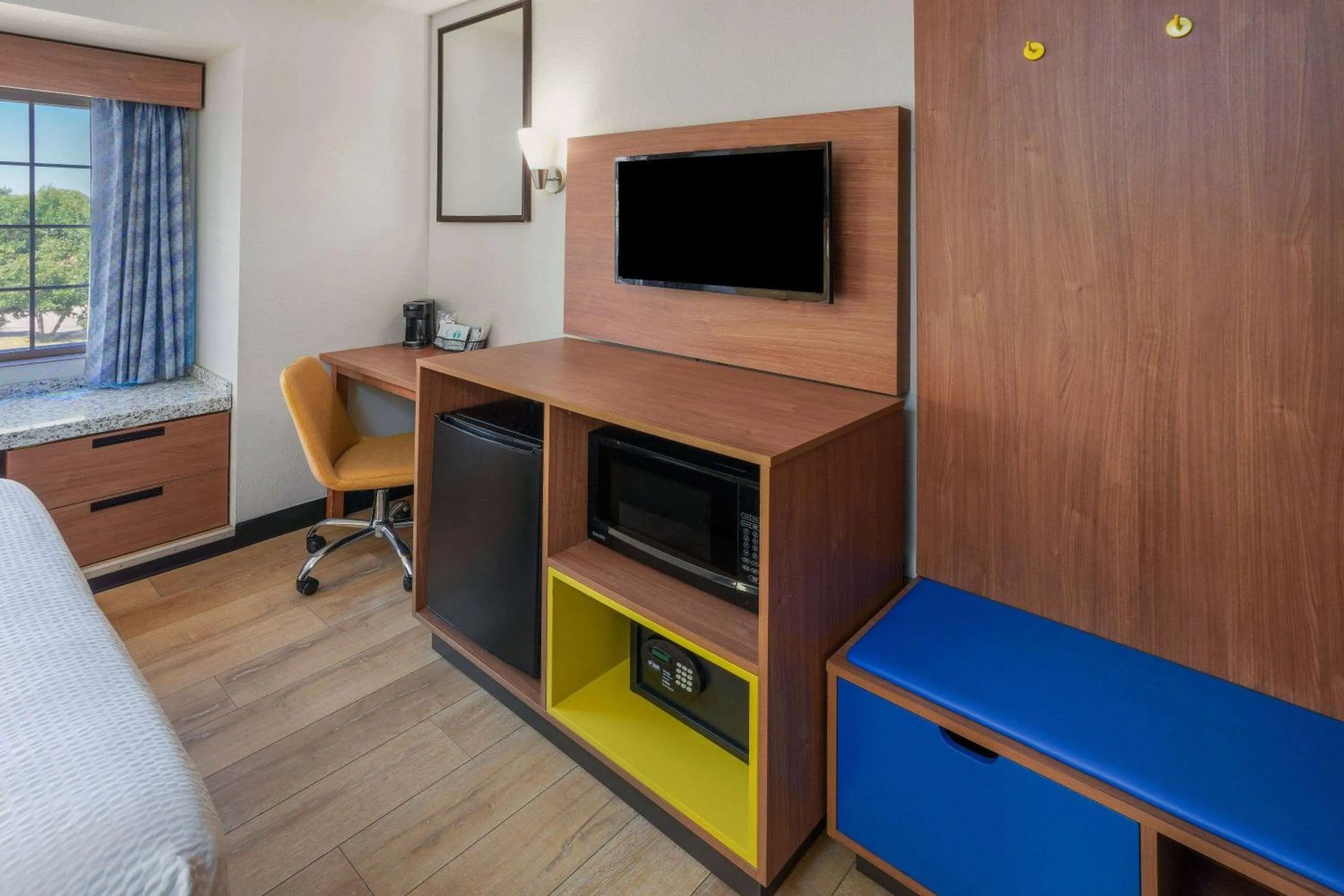 King Studio Suite - Non-Smoking in Days Inn & Suites by Wyndham Greeley