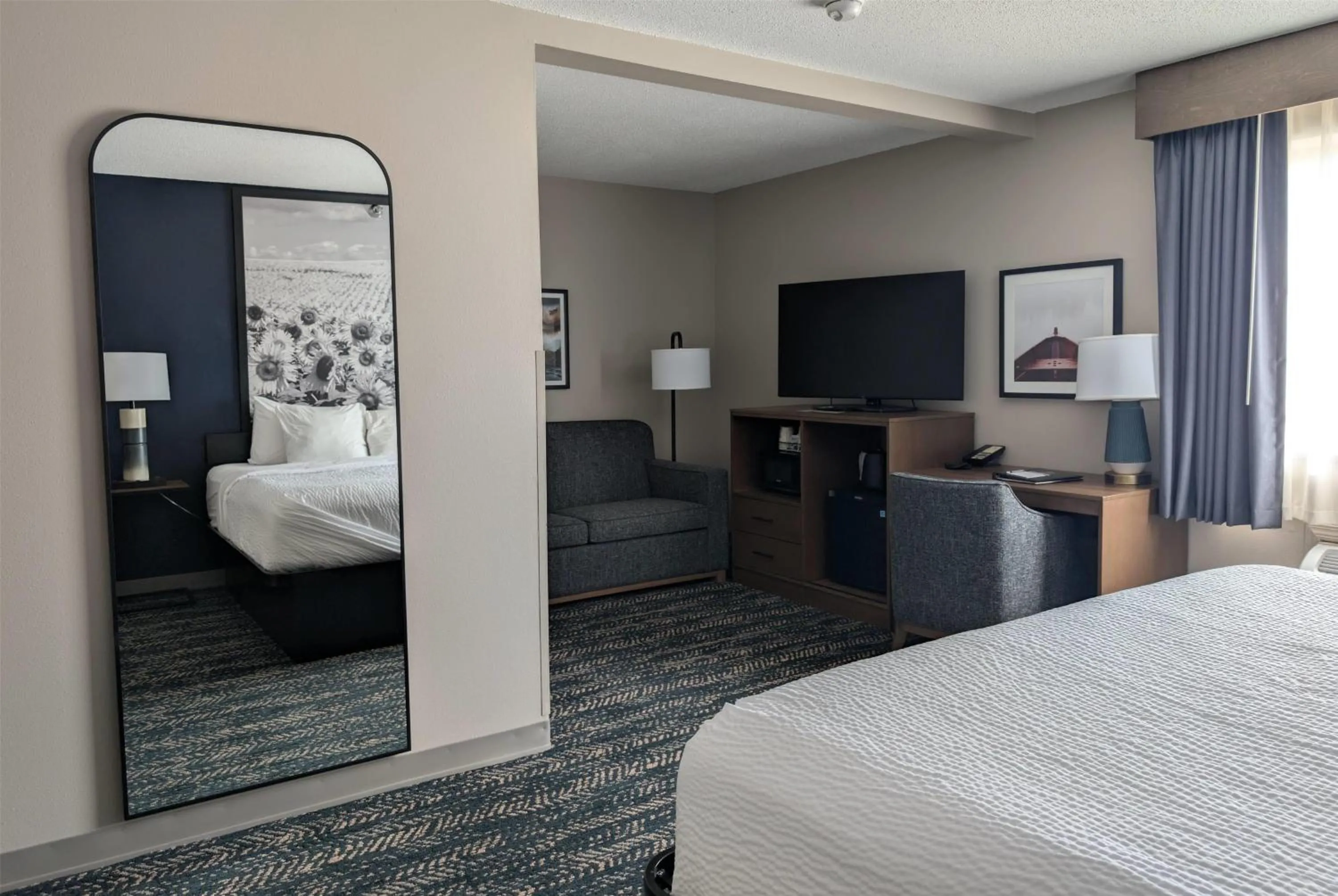 King Suite - Non-Smoking in Super 8 by Wyndham Perham