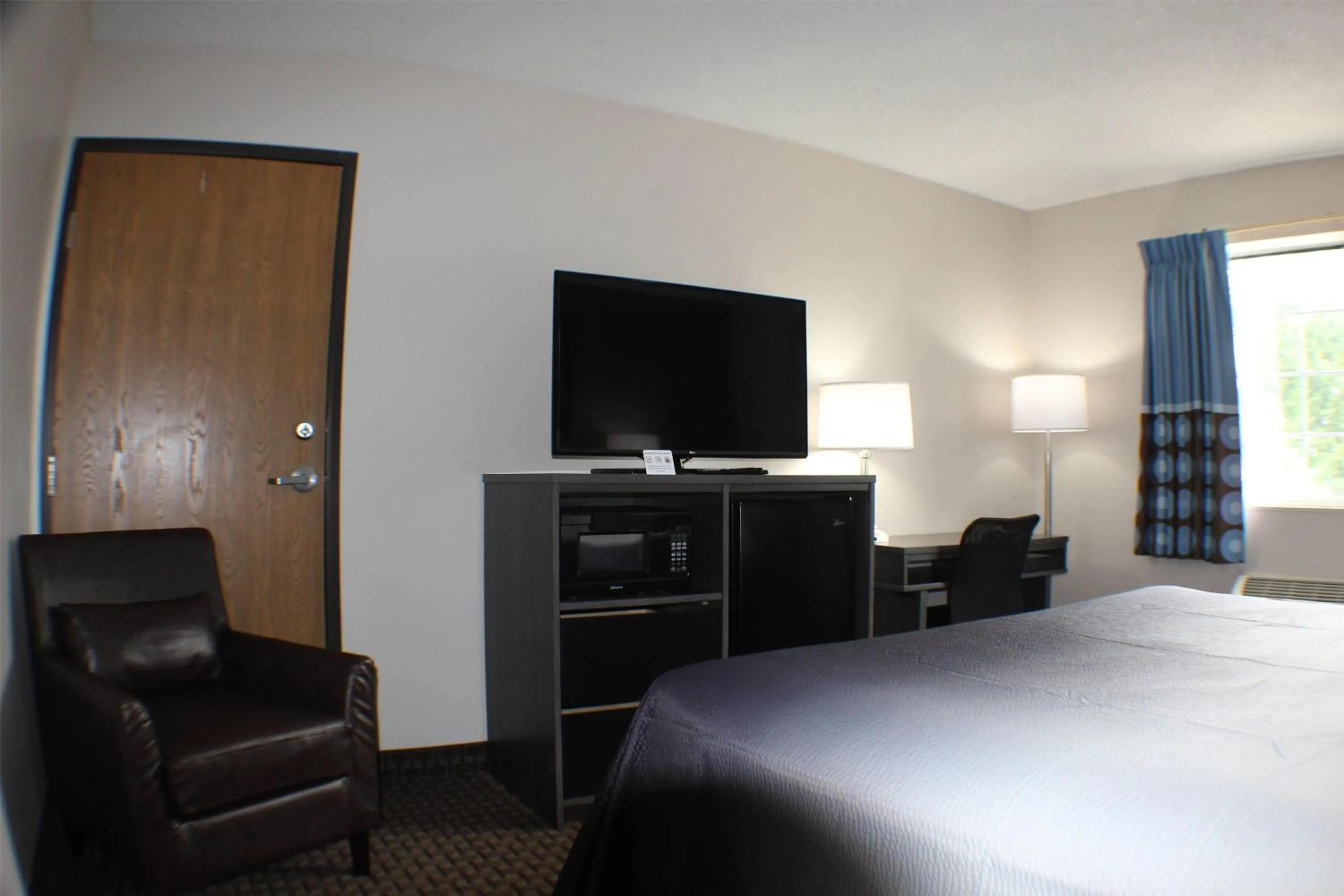 King Room - Mobility Access/Non-Smoking in Super 8 by Wyndham Gardner