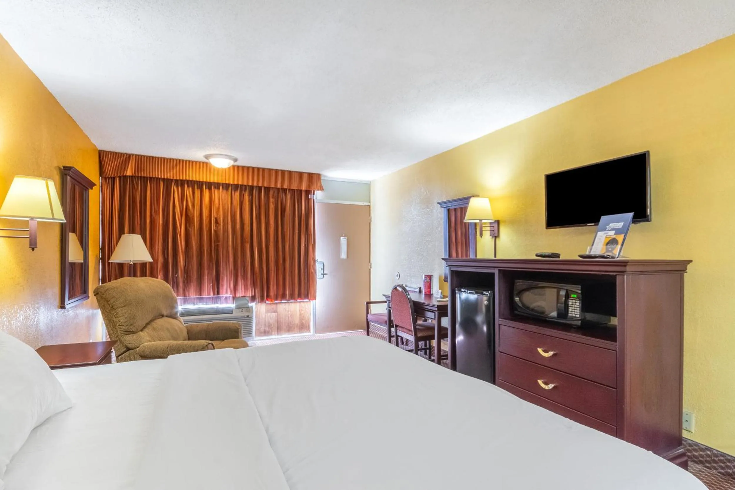 King Room - single occupancy - Non-Smoking in Americas Best Value Inn of Elk City