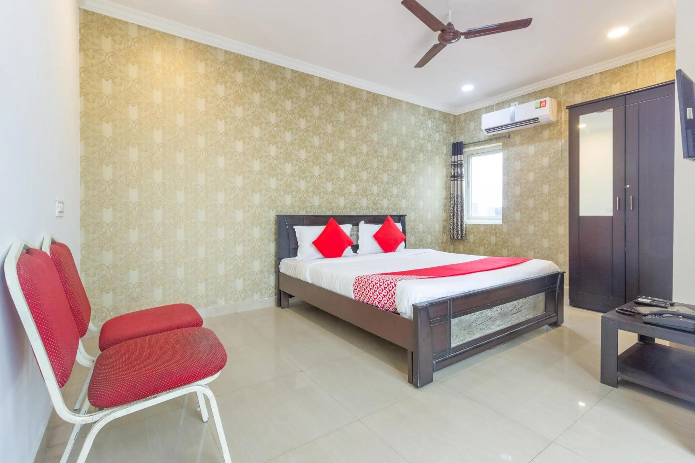 Deluxe Double Room - single occupancy in Super Hotel O Alpine Glow Heights