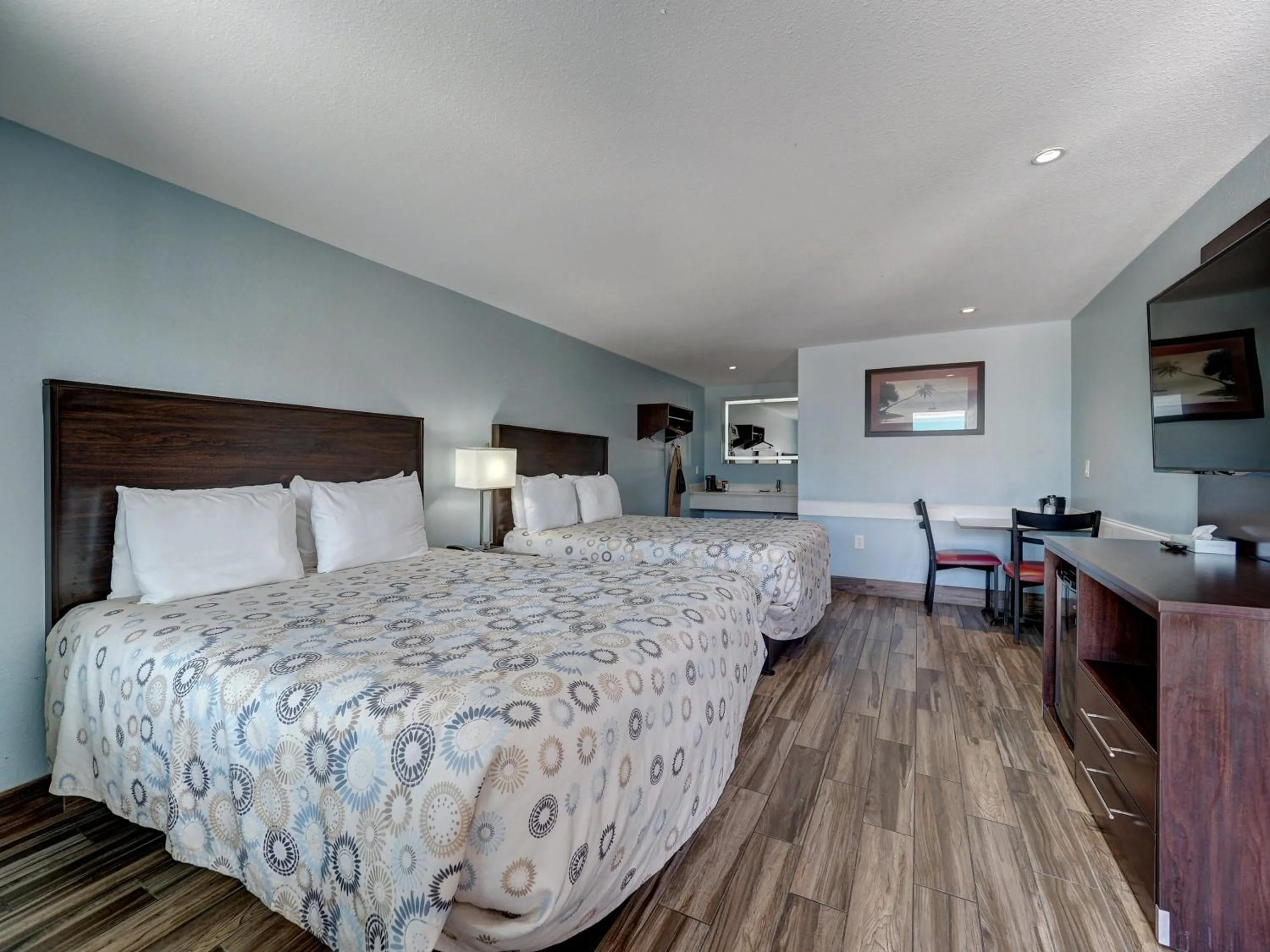 Deluxe Queen Room with Two Queen Beds - Smoke Free in Ocean's Edge Hotel, Port Aransas,TX