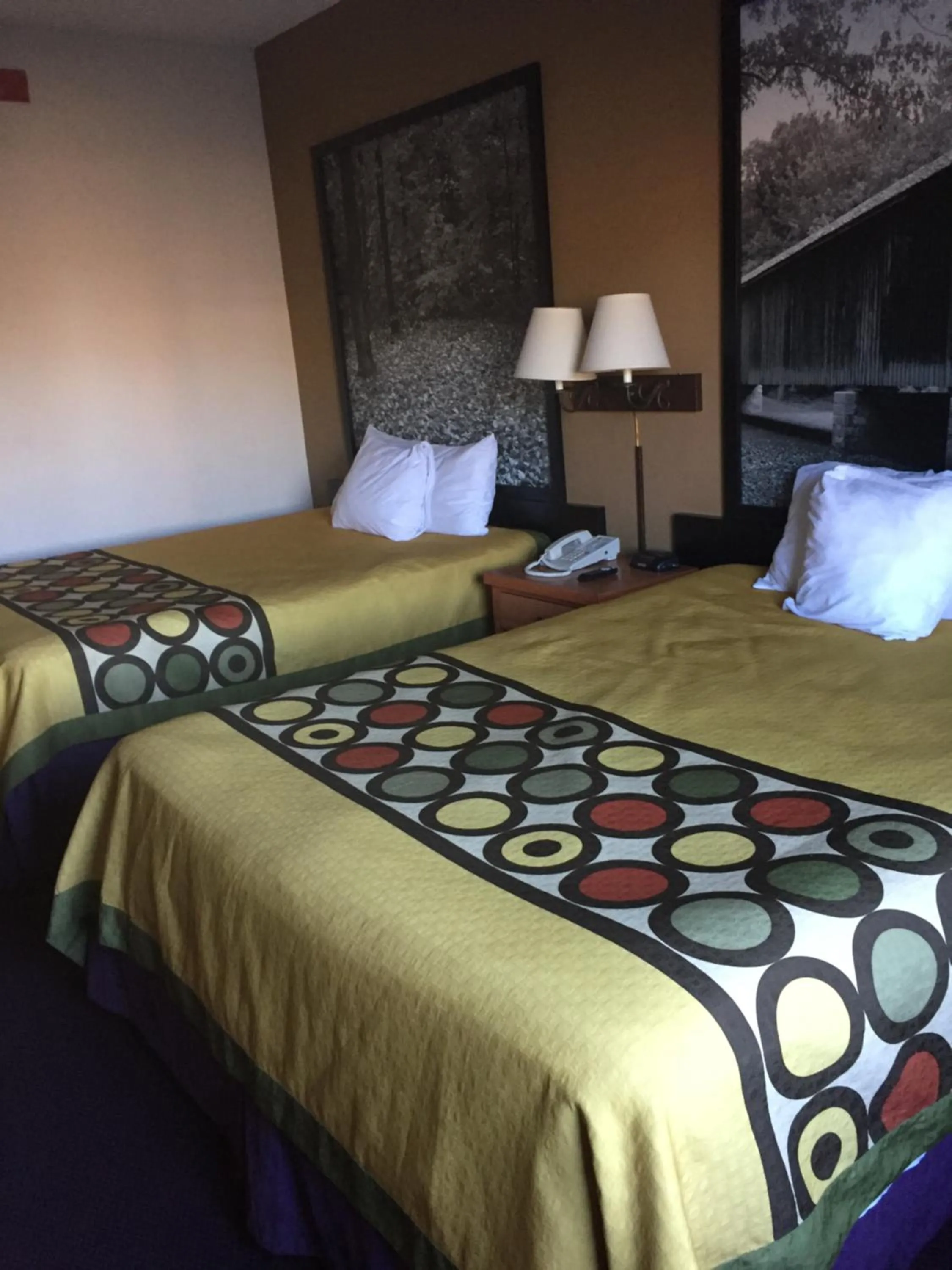 Queen Room with Two Queen Beds - Non-Smoking in Super 8 by Wyndham Columbia East