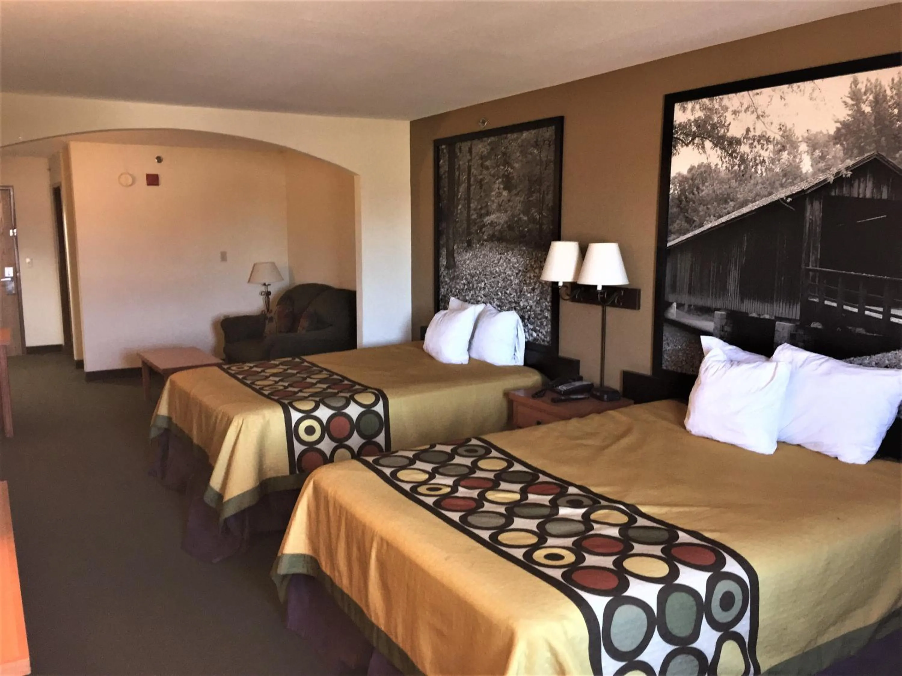 Studio Suite with Two Queen Beds - Mobility Access/Non-Smoking in Super 8 by Wyndham Columbia East