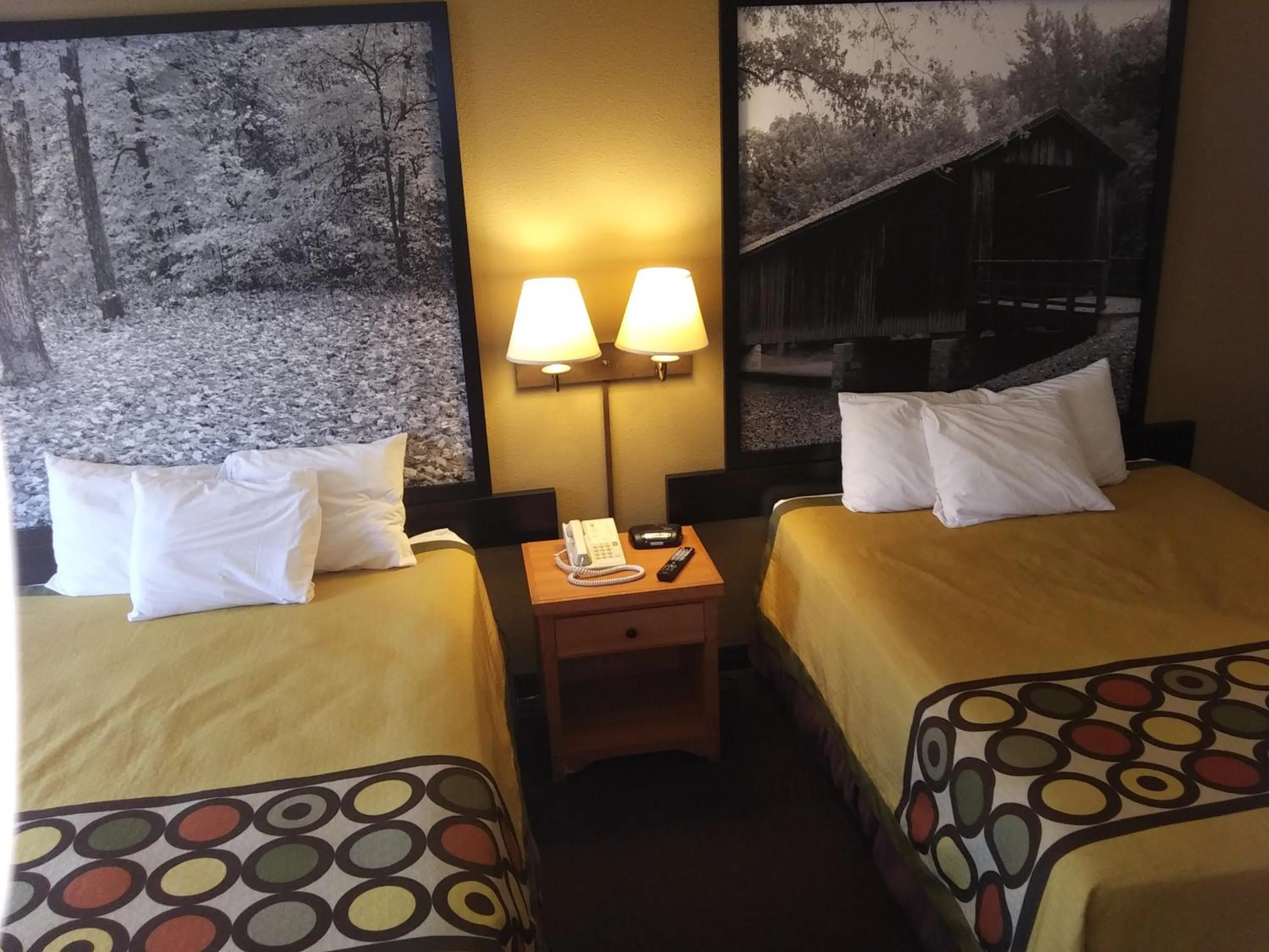 Deluxe Queen Room with Two Queen Beds - Non-Smoking in Super 8 by Wyndham Columbia East